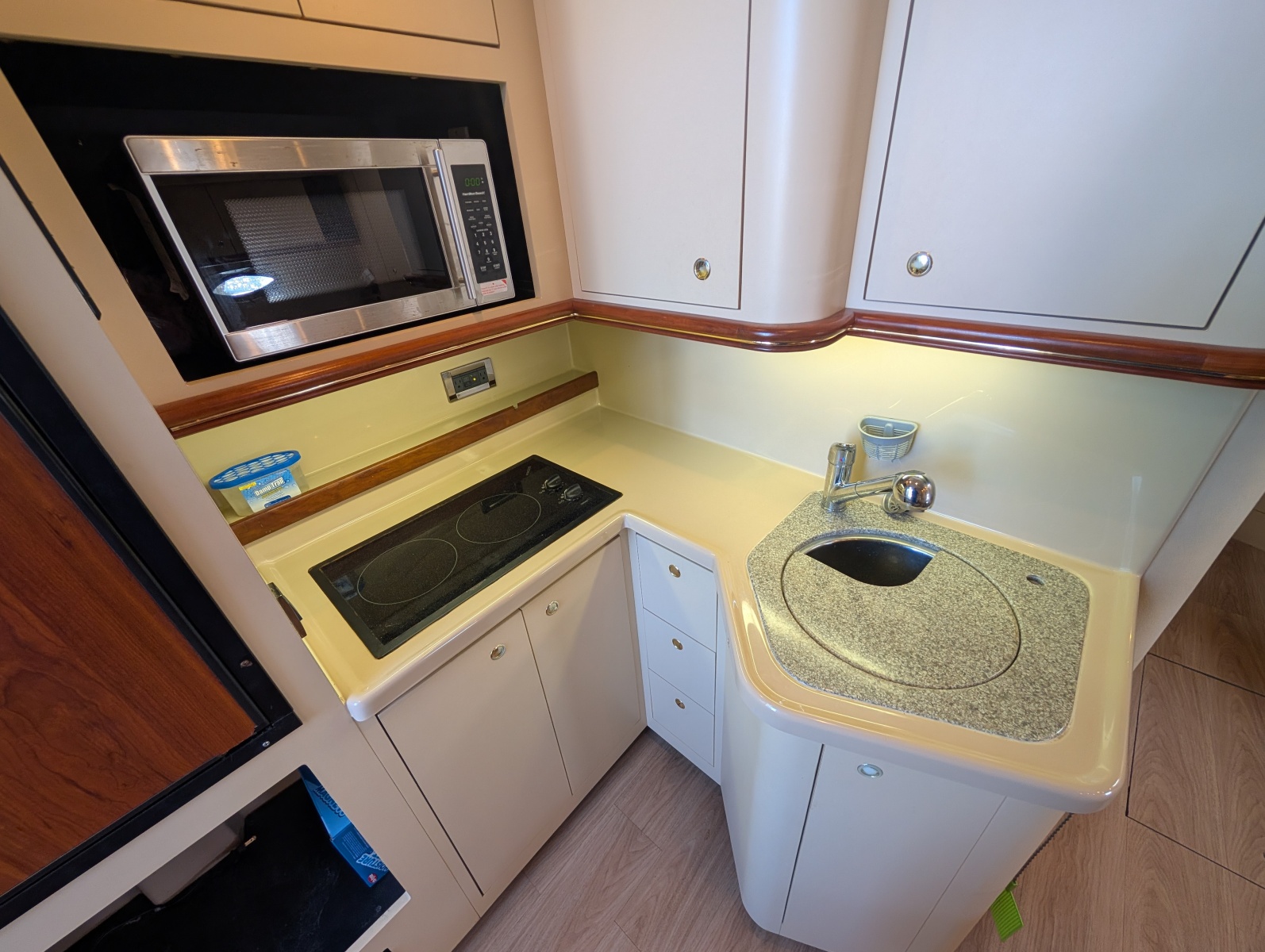 2002 Cruisers Yachts 3672 40