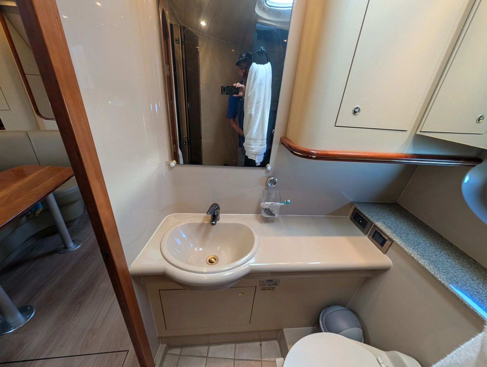 2002 Cruisers Yachts 3672 40