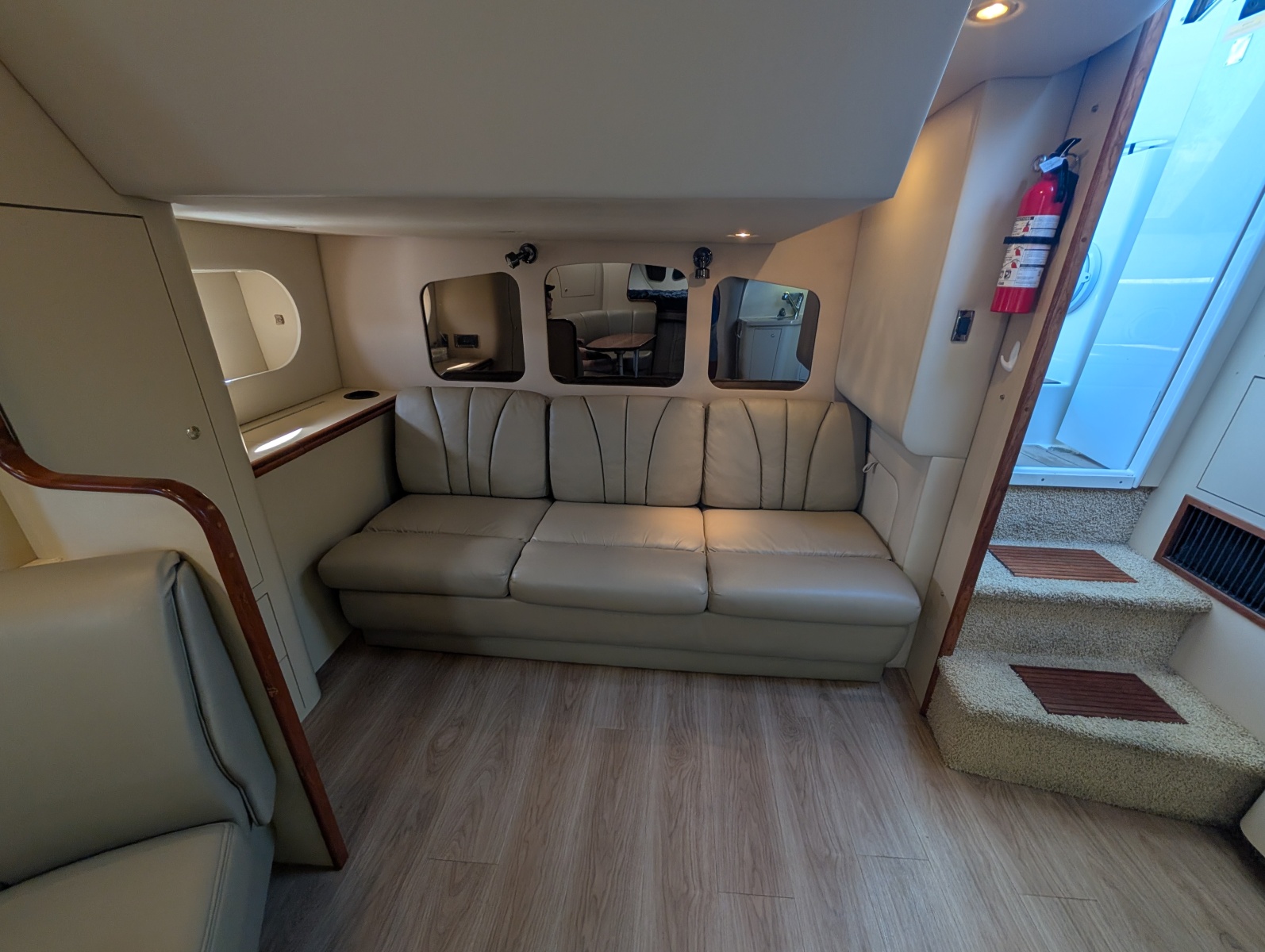 2002 Cruisers Yachts 3672 40