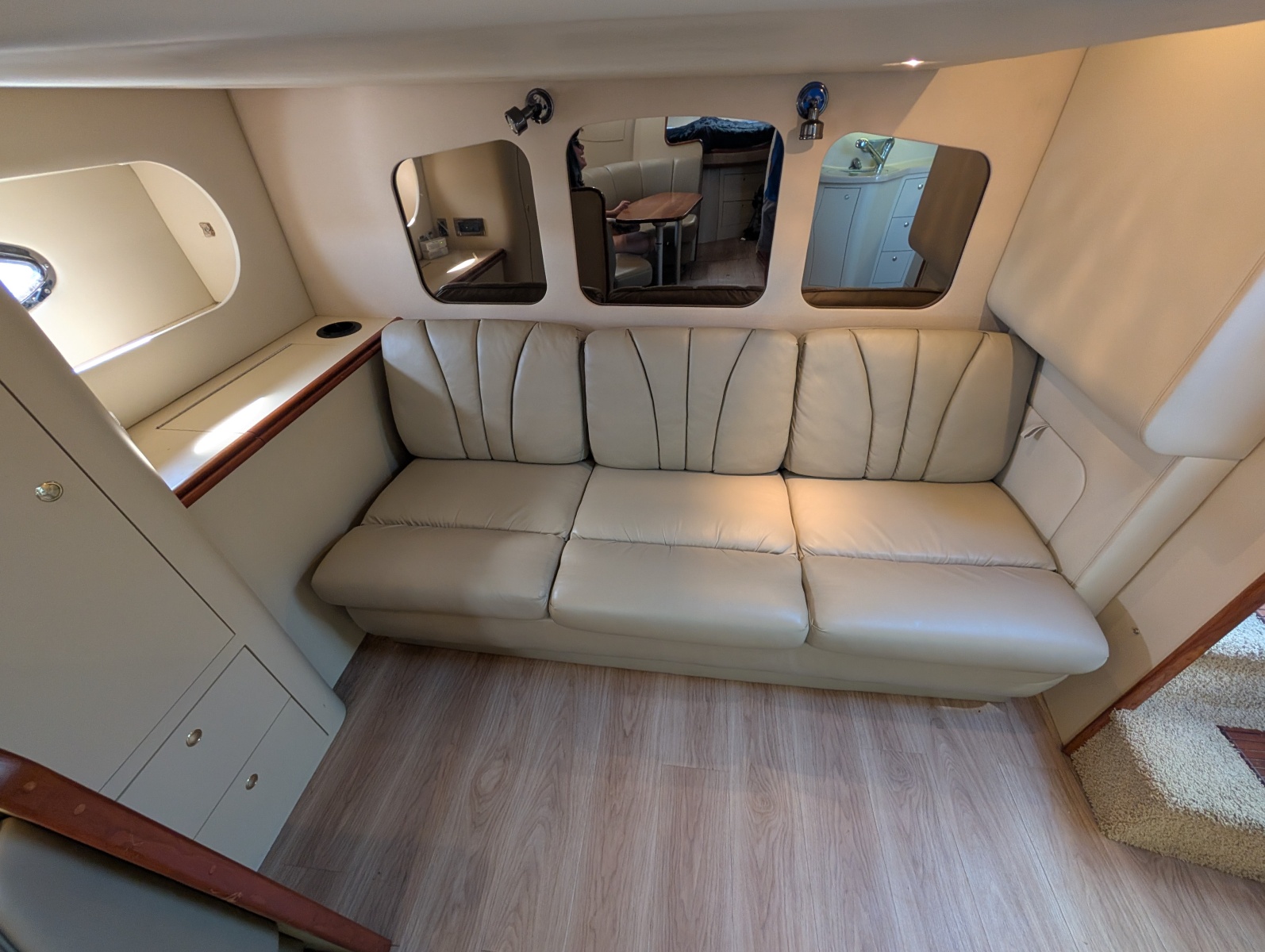 2002 Cruisers Yachts 3672 40