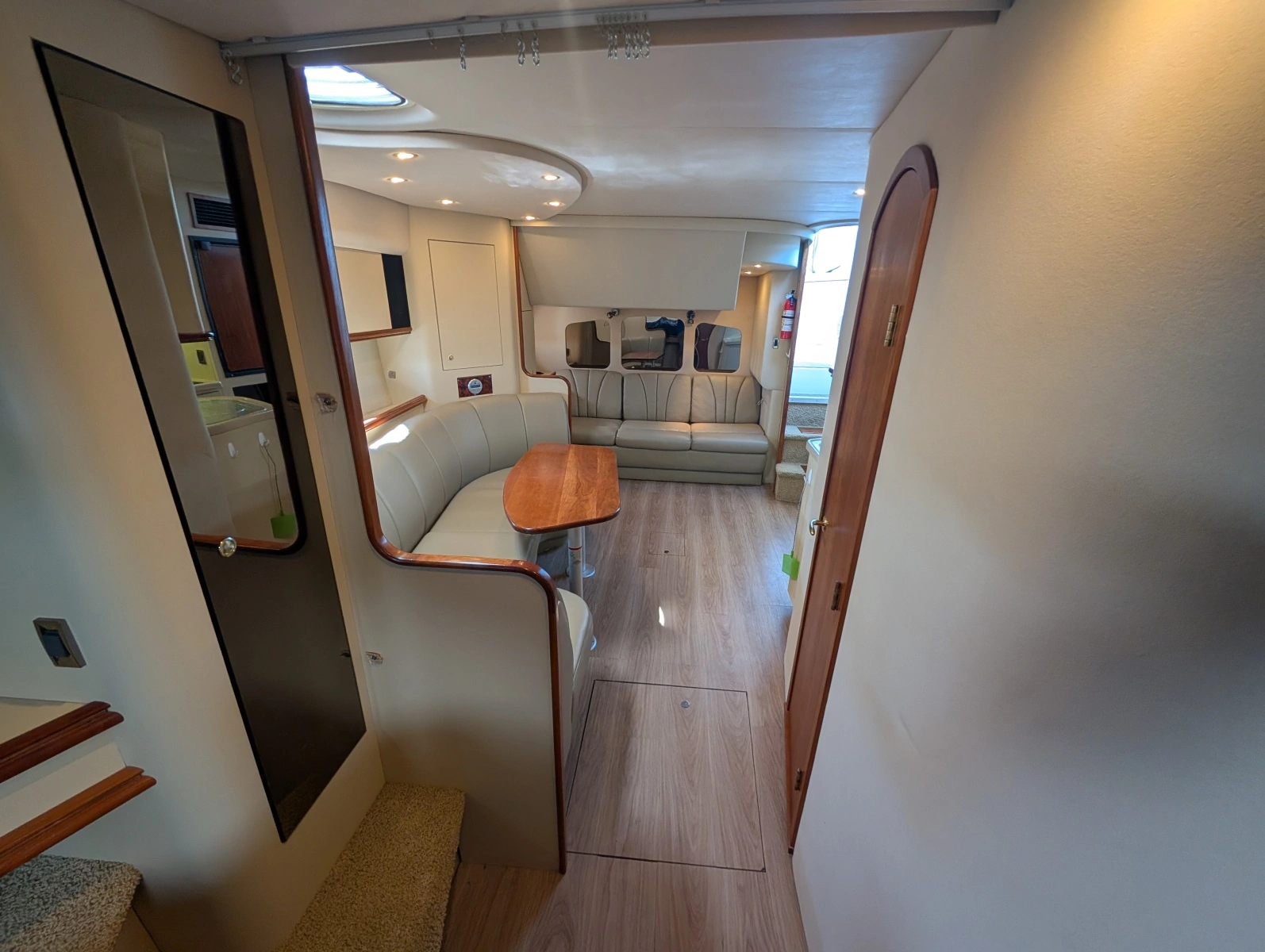 2002 Cruisers Yachts 3672 40