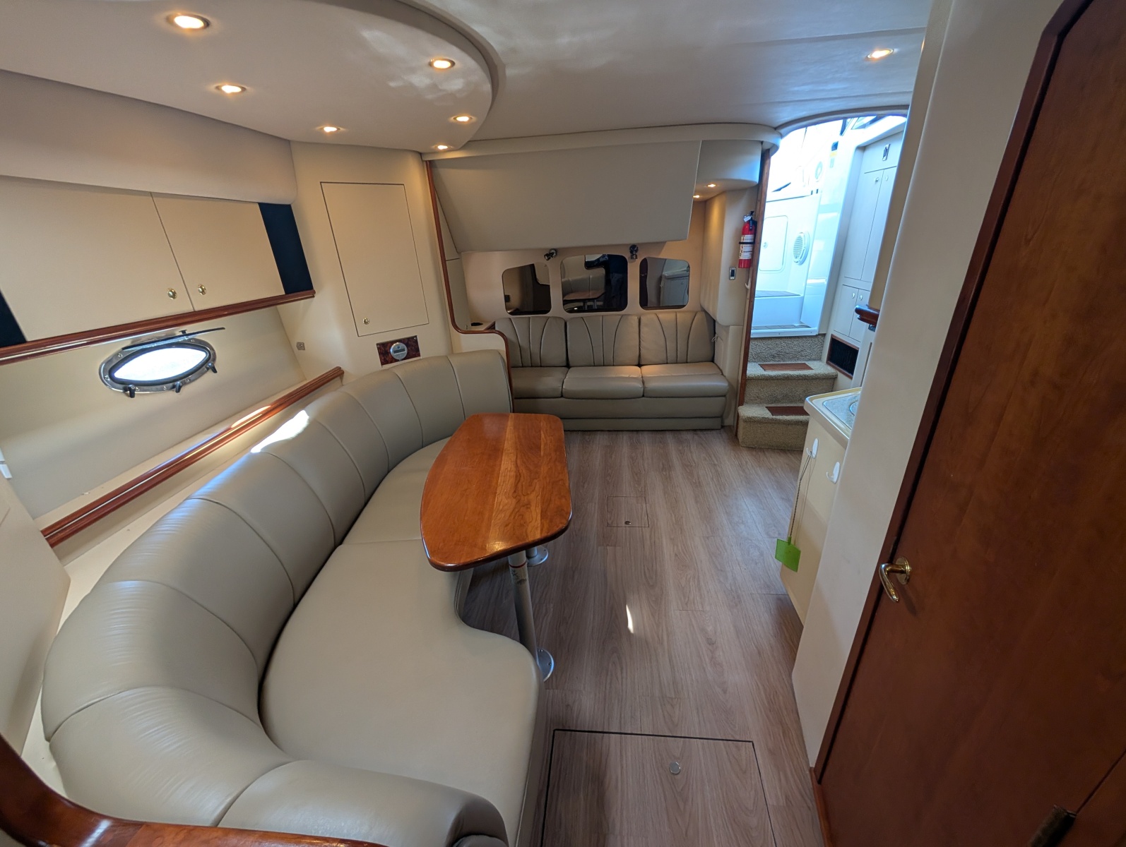 2002 Cruisers Yachts 3672 40