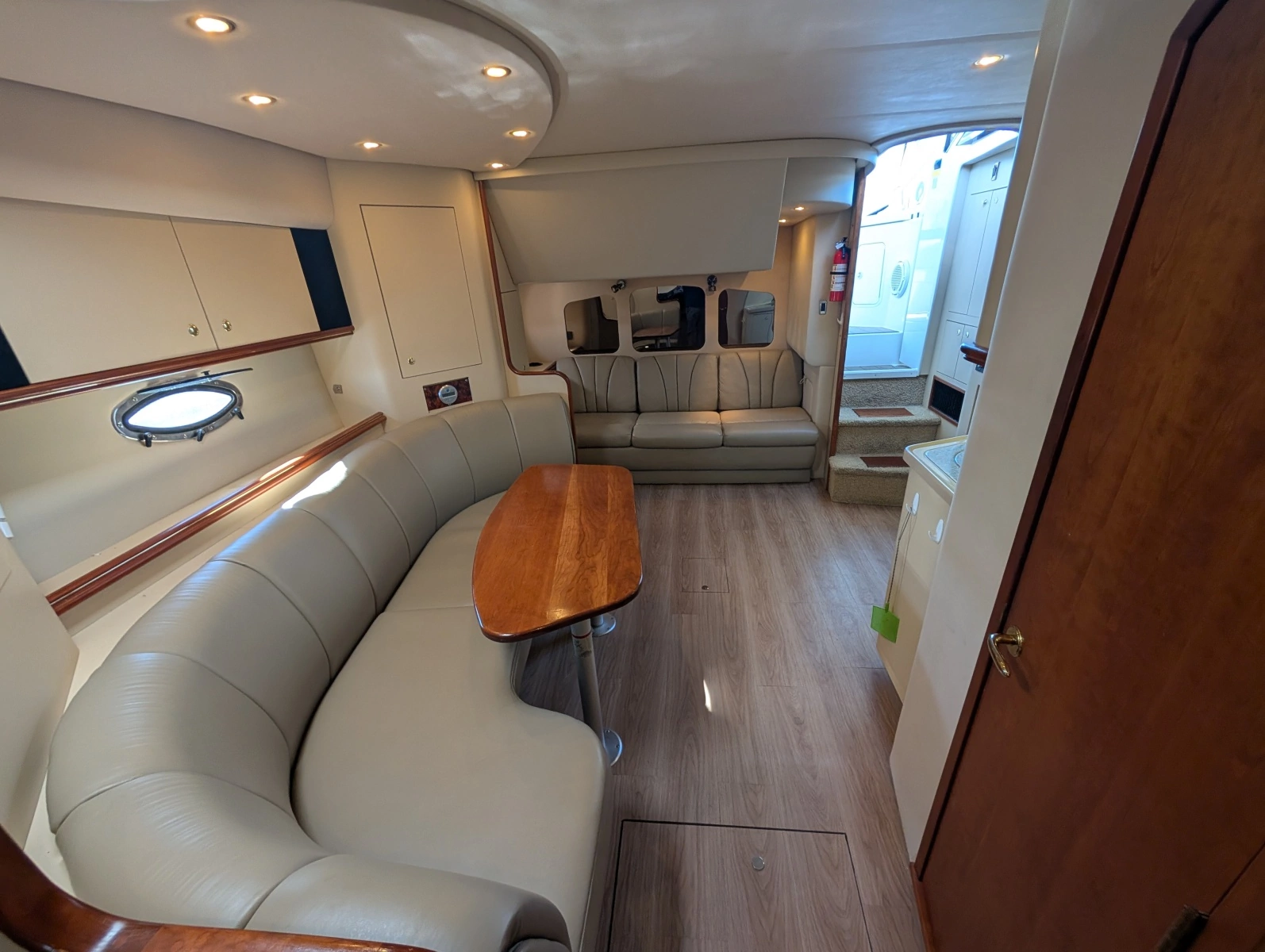 2002 Cruisers Yachts 3672 40