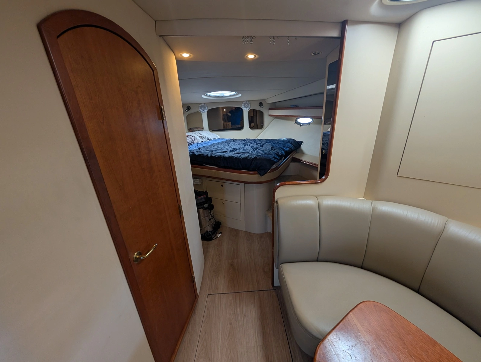 2002 Cruisers Yachts 3672 40