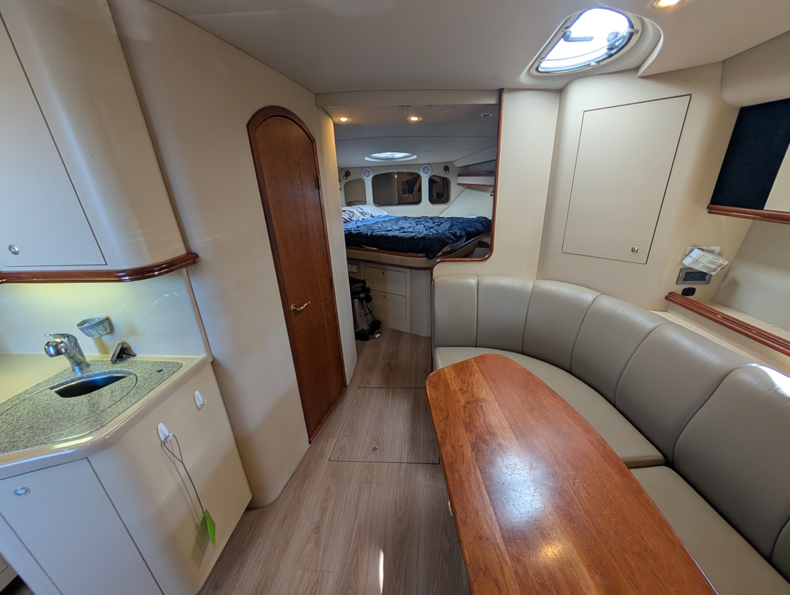 2002 Cruisers Yachts 3672 40