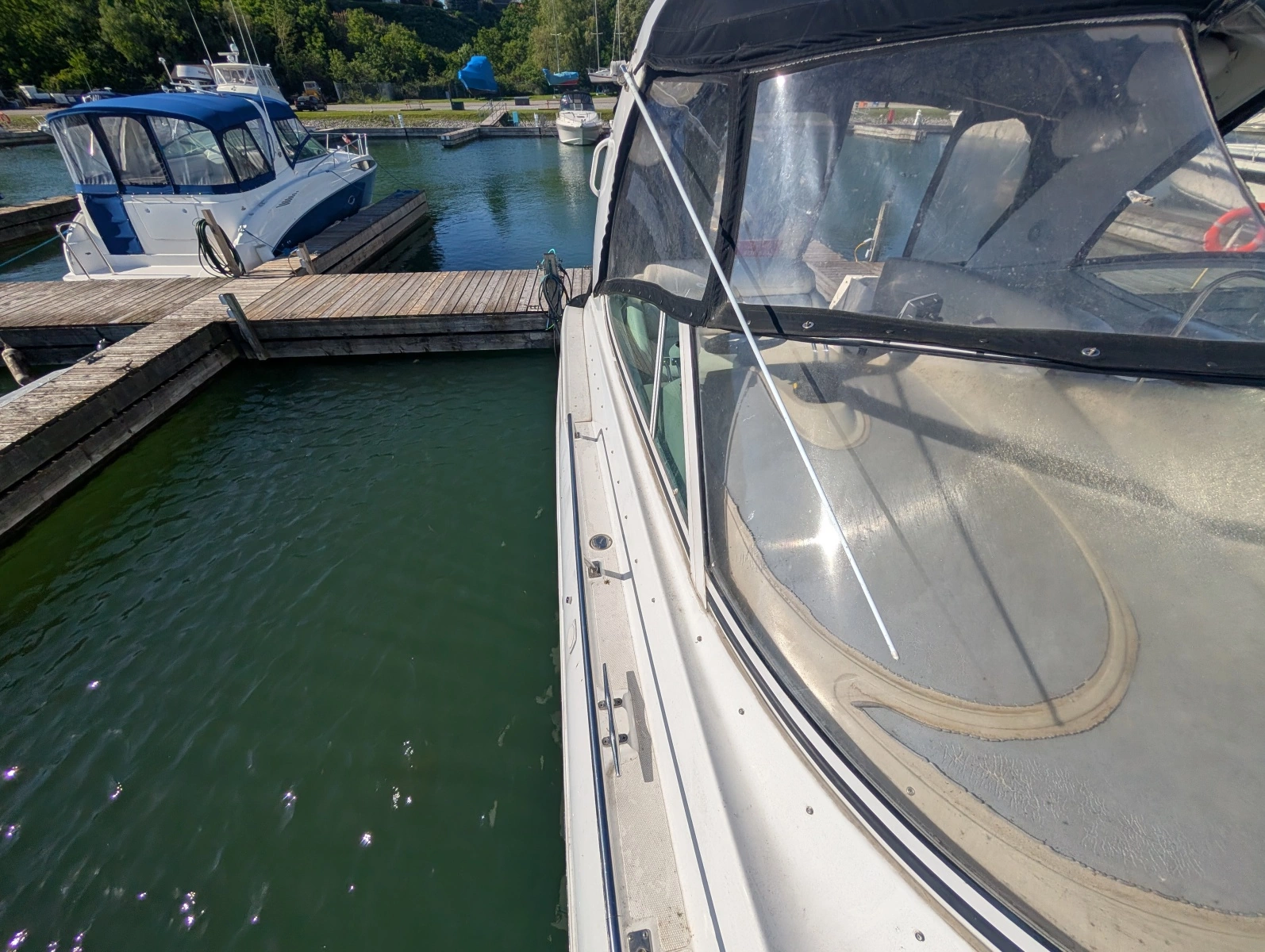 2002 Cruisers Yachts 3672 40
