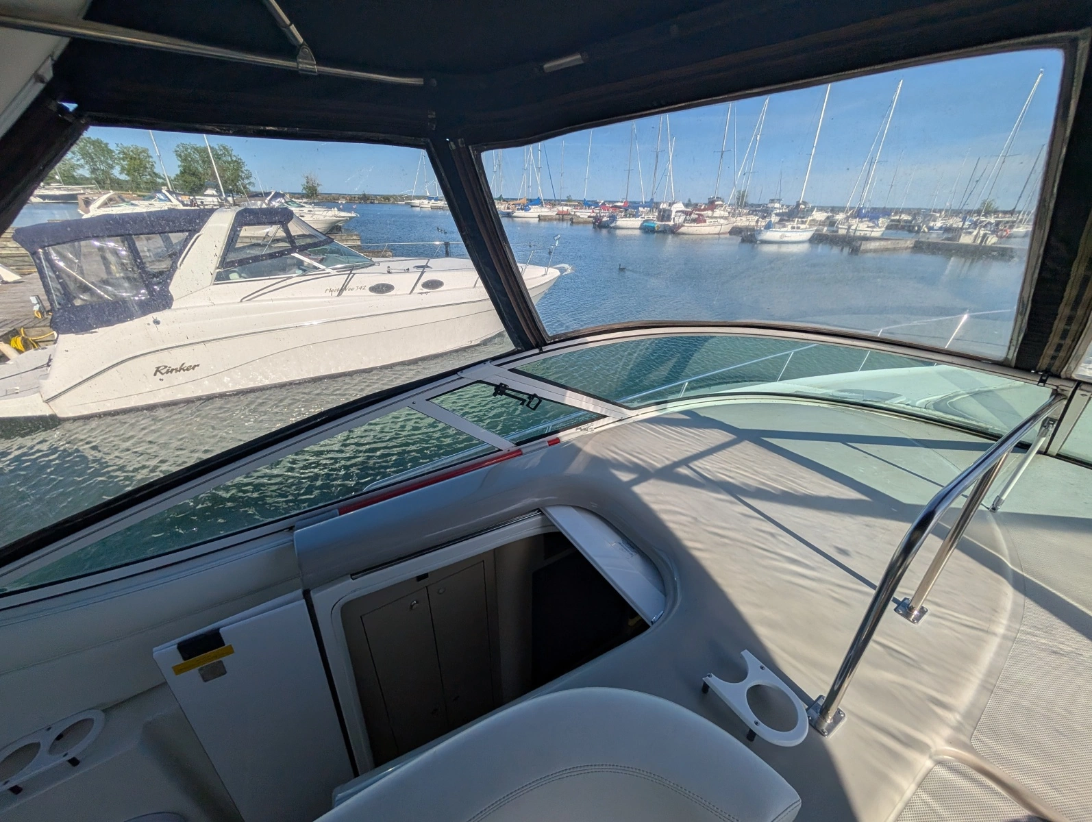 2002 Cruisers Yachts 3672 40