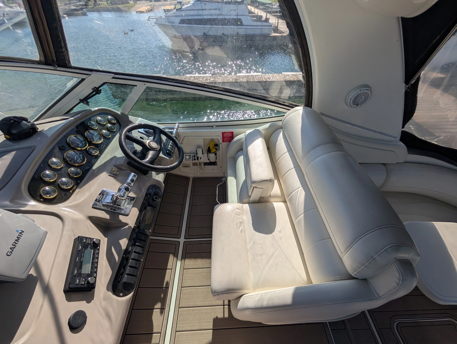 2002 Cruisers Yachts 3672 40