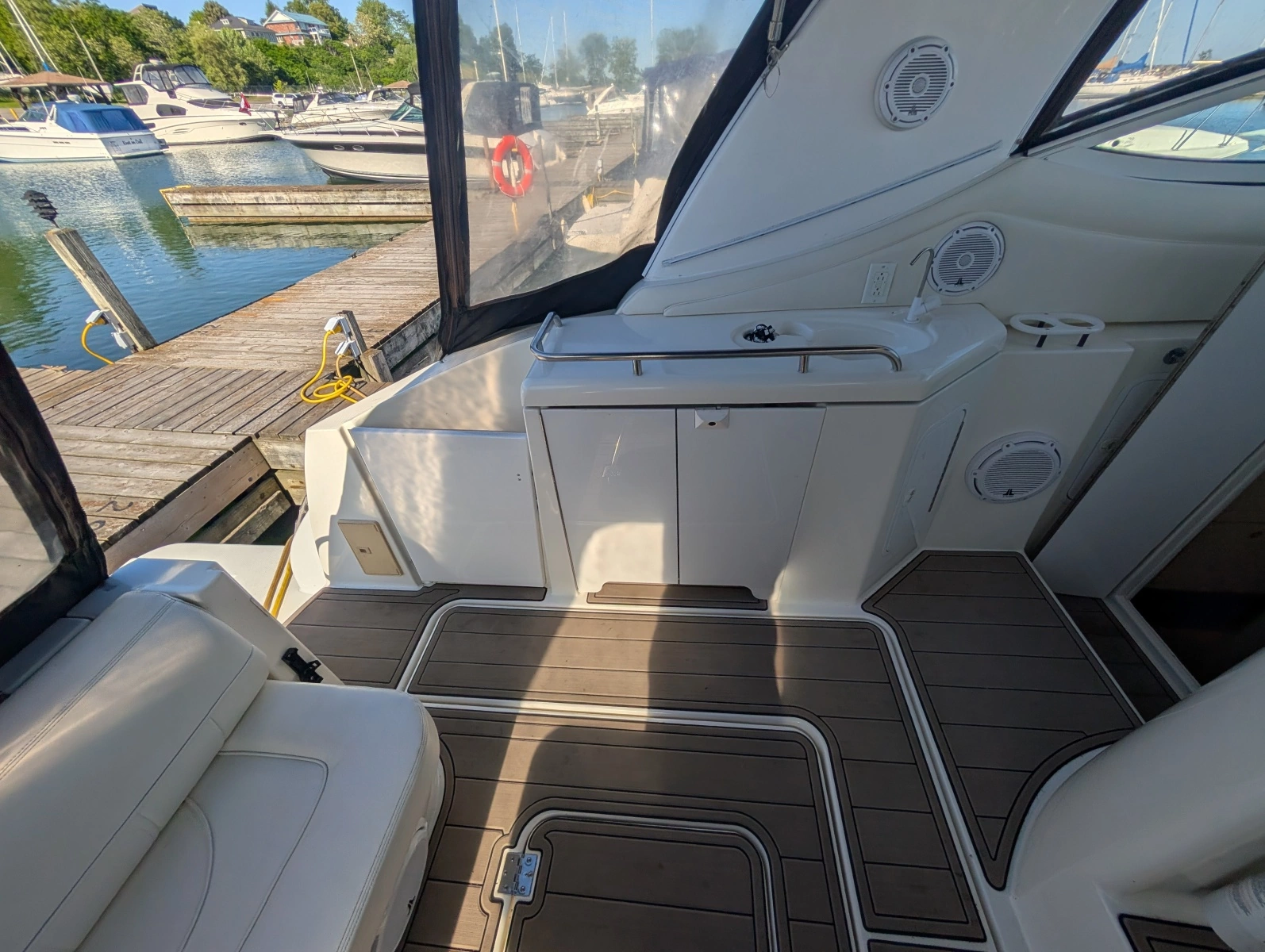 2002 Cruisers Yachts 3672 40
