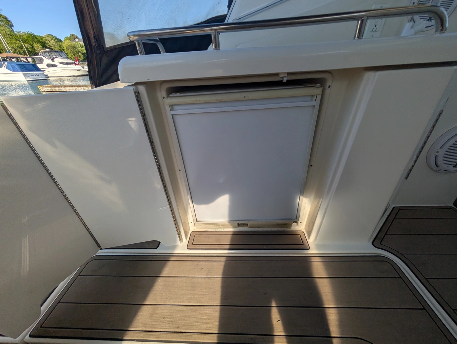 2002 Cruisers Yachts 3672 40
