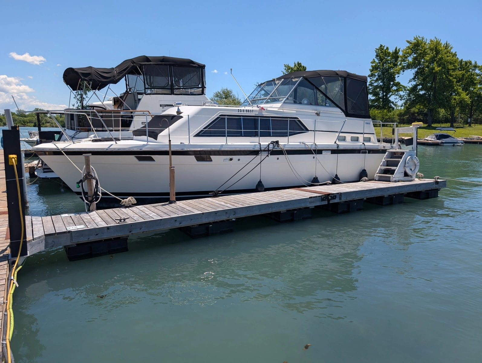 1977 Trojan 36 Tri-Cabin 36
