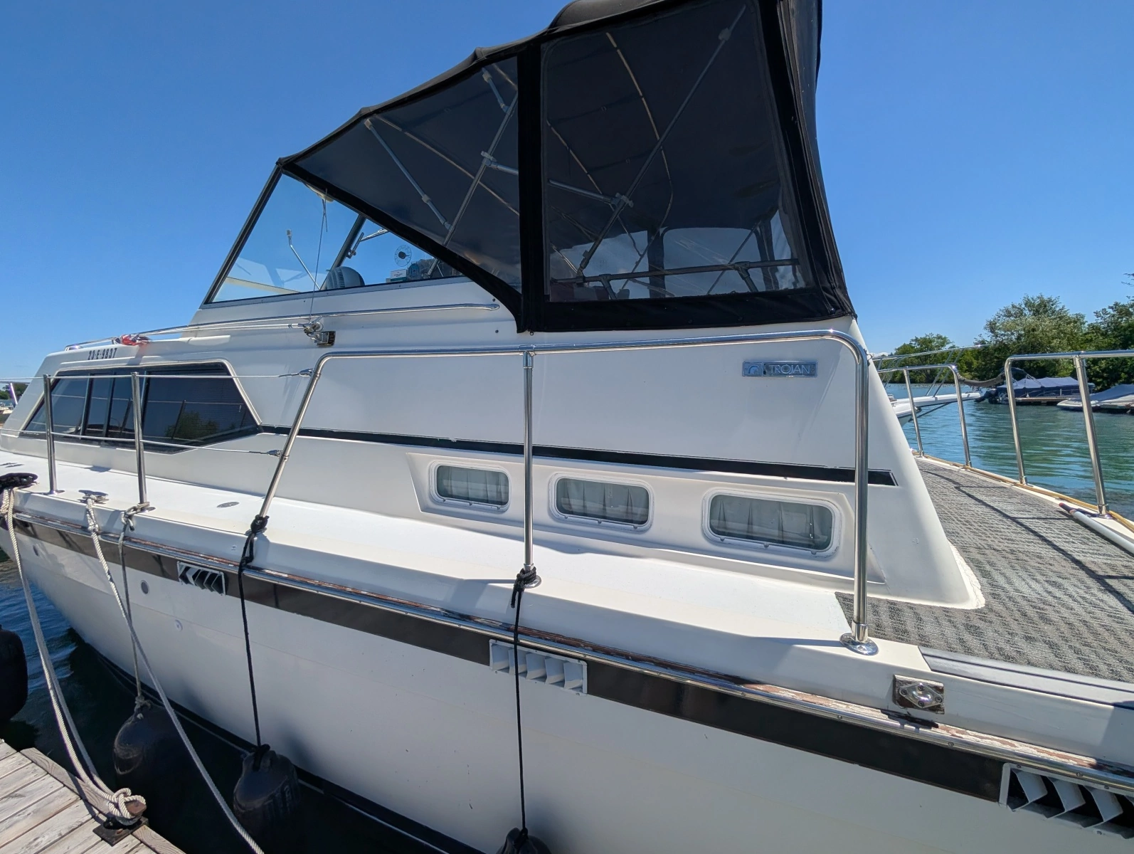 1977 Trojan 36 Tri-Cabin 36