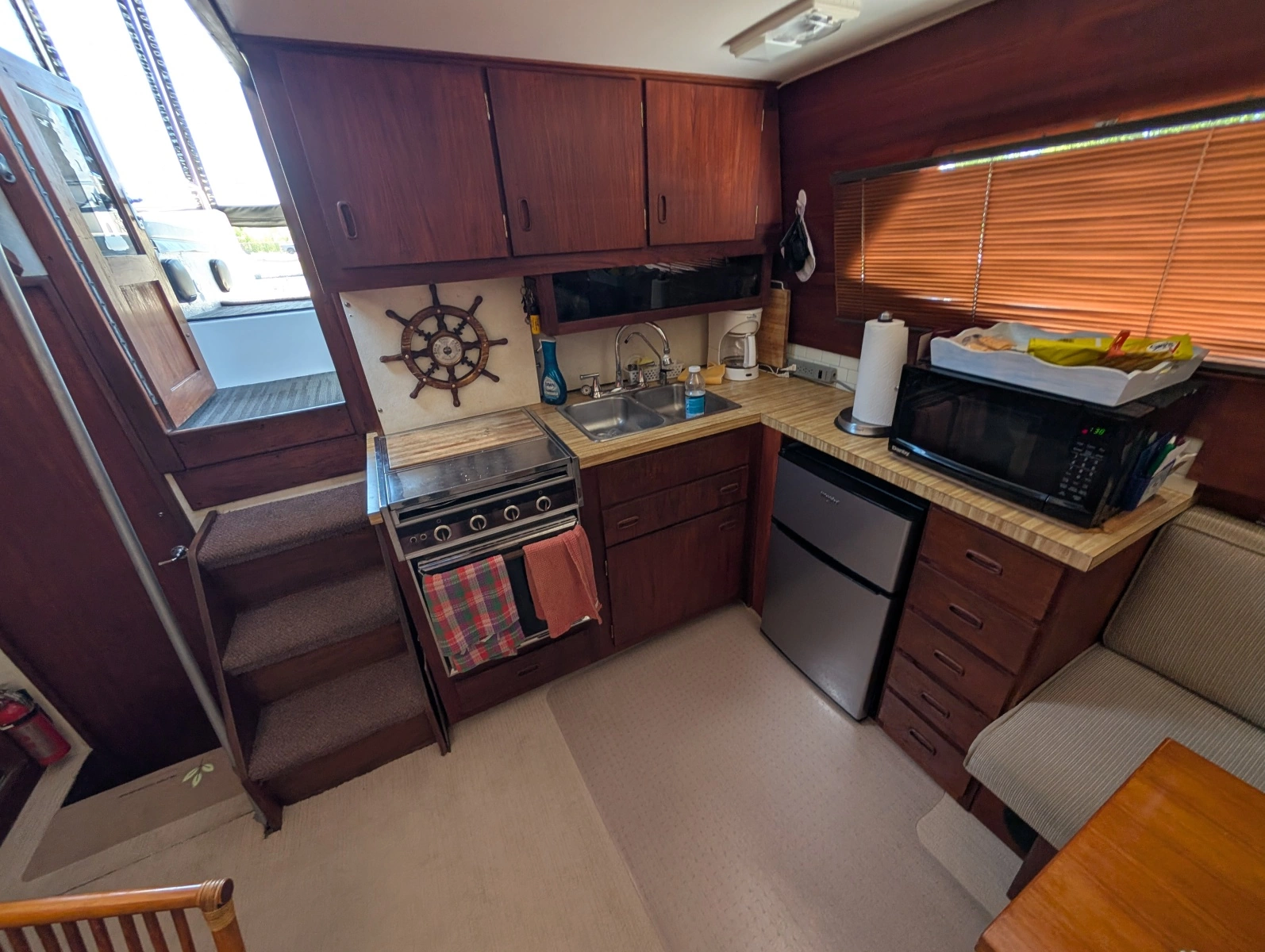 1977 Trojan 36 Tri-Cabin 36
