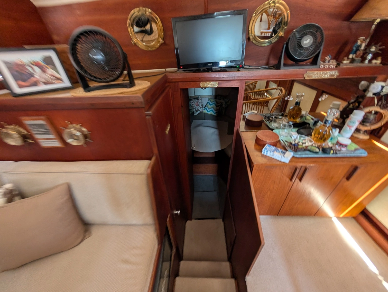 1977 Trojan 36 Tri-Cabin 36