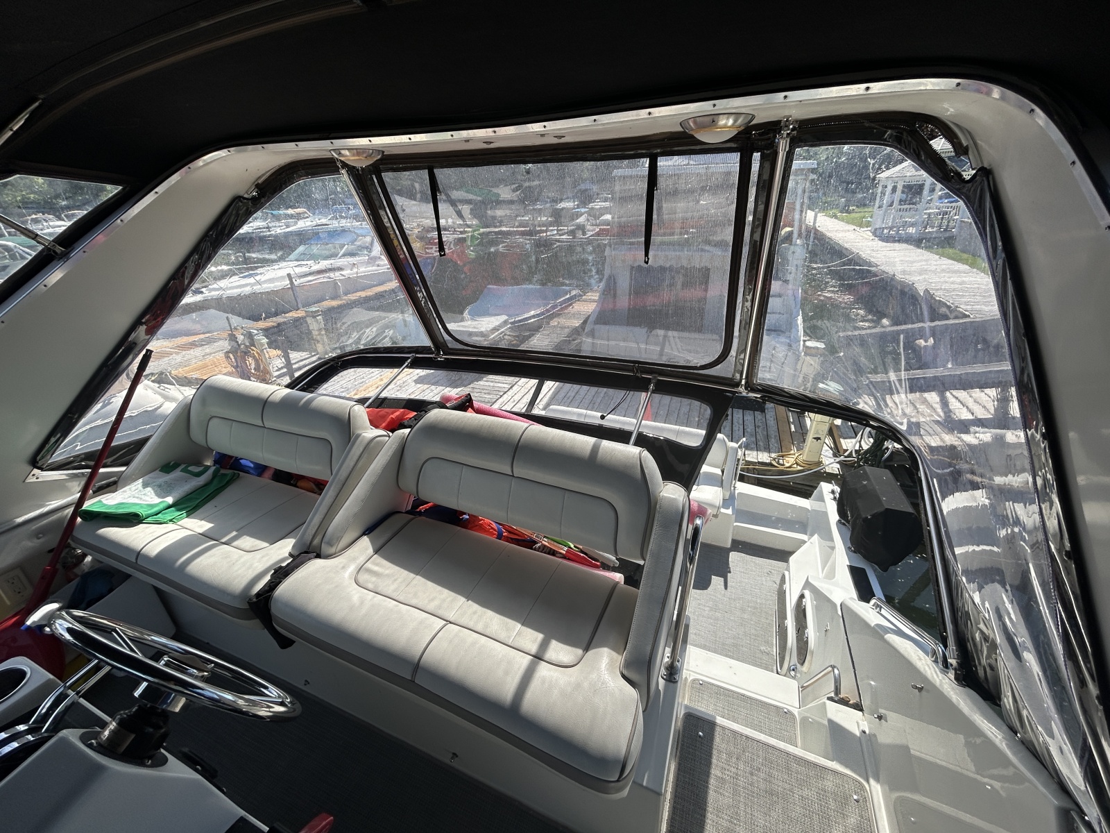 1990 Carver 380 Santego