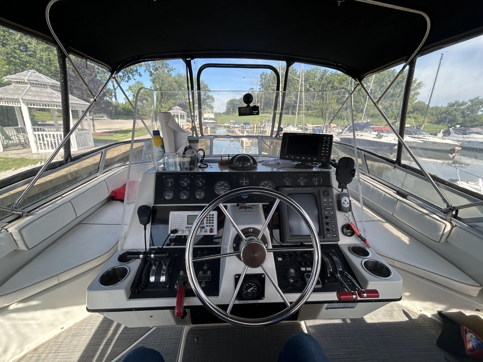 1990 Carver 380 Santego