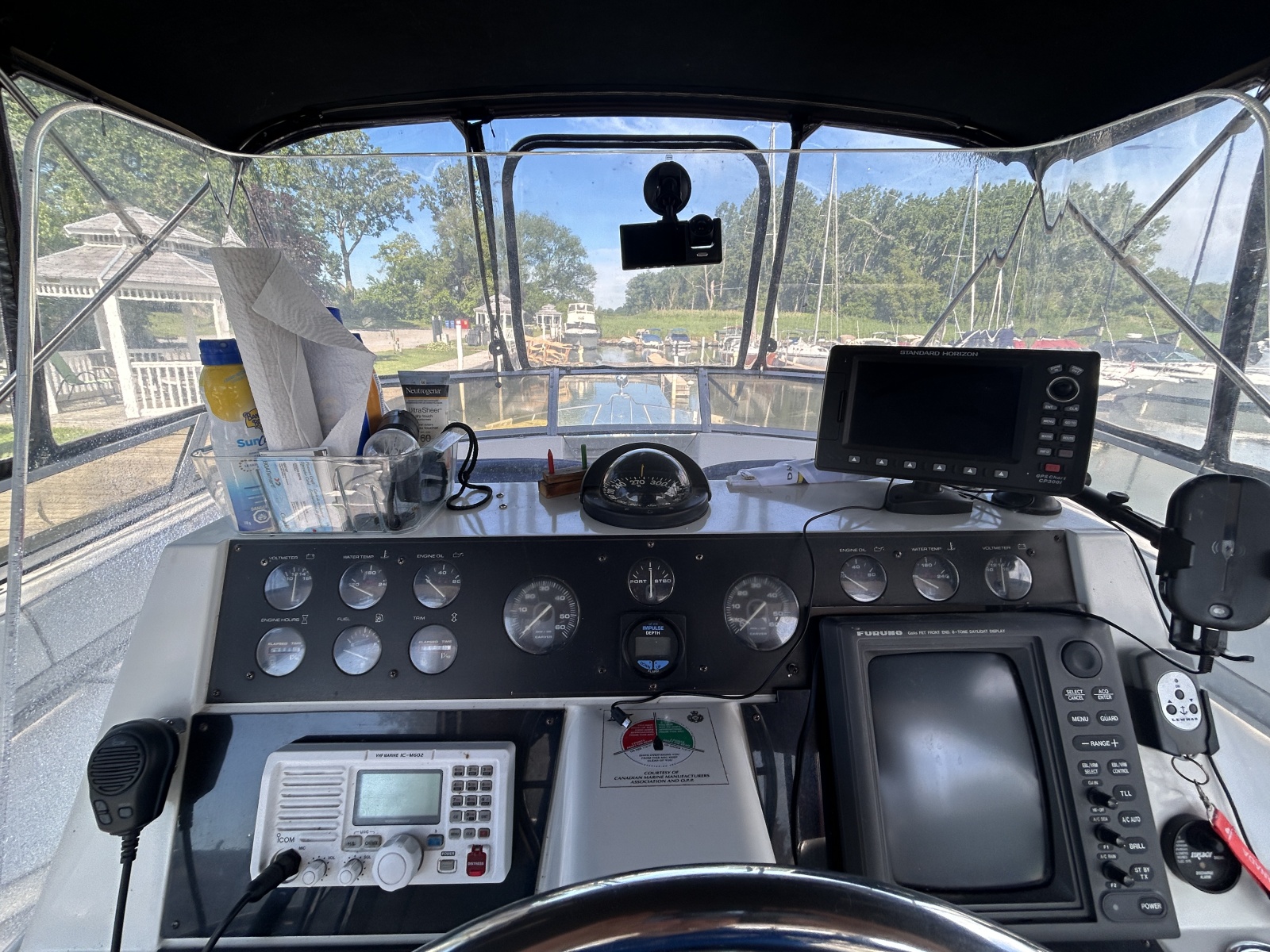 1990 Carver 380 Santego