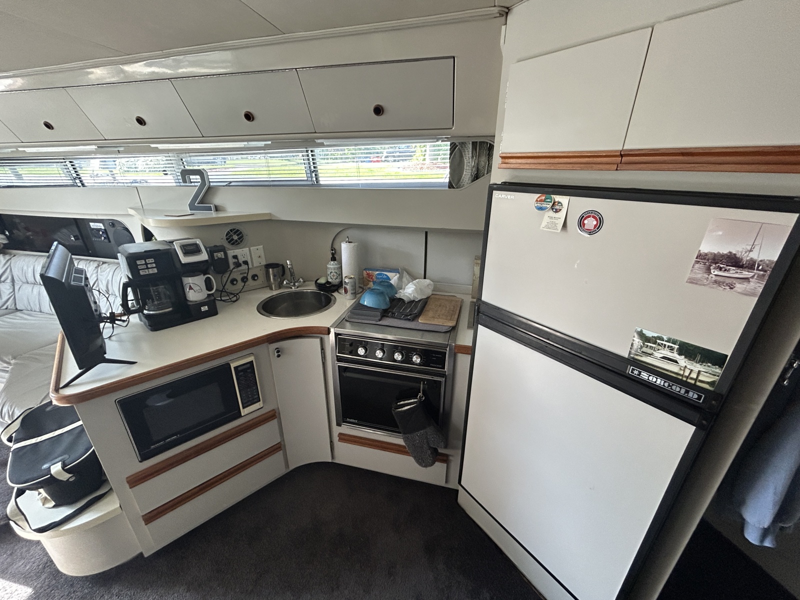 1990 Carver 380 Santego