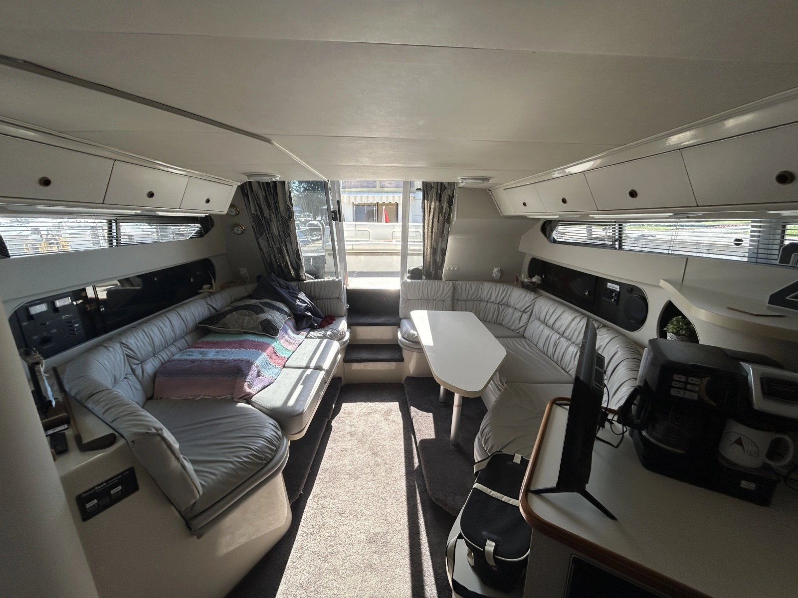 1990 Carver 380 Santego