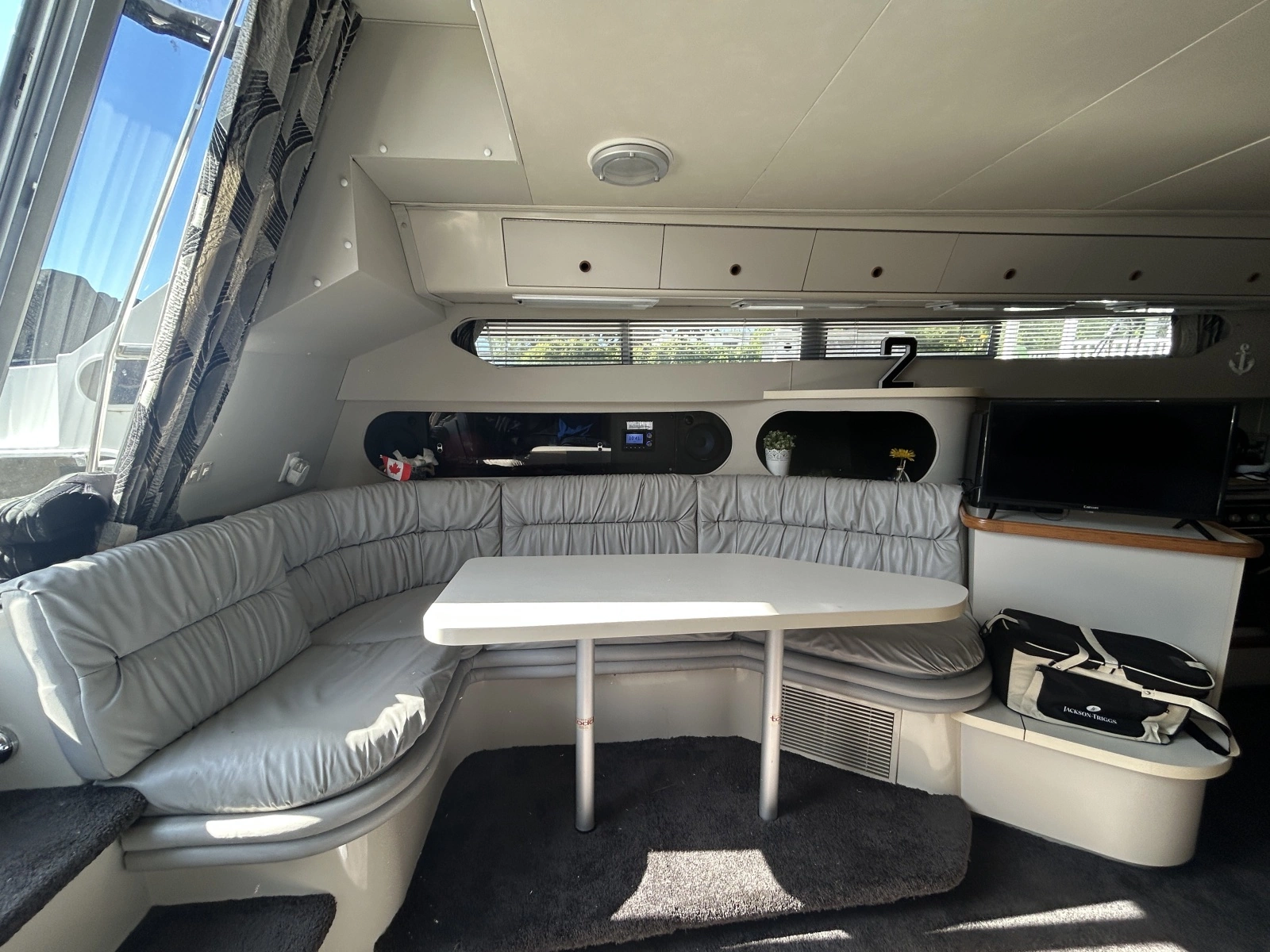 1990 Carver 380 Santego