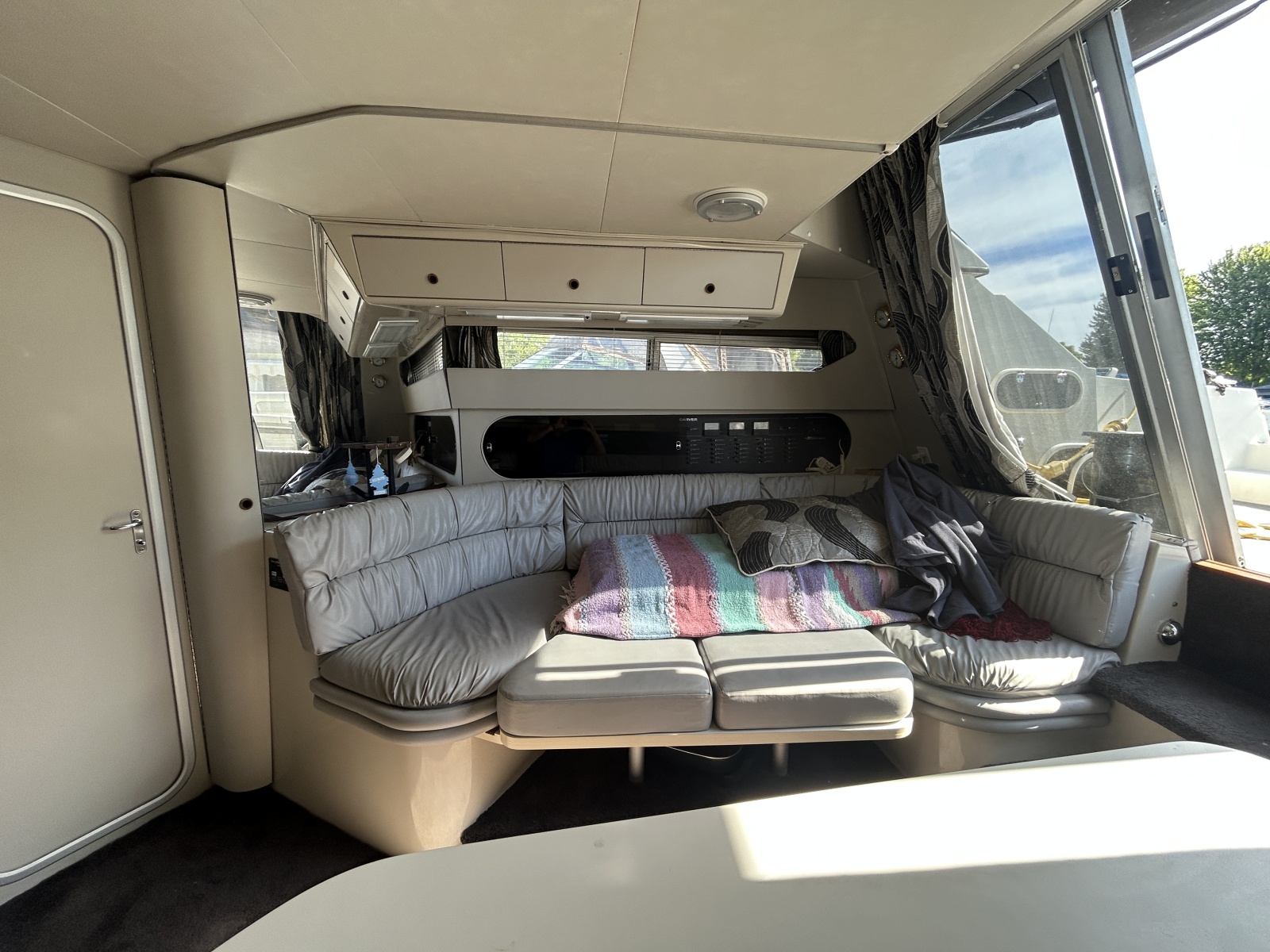 1990 Carver 380 Santego