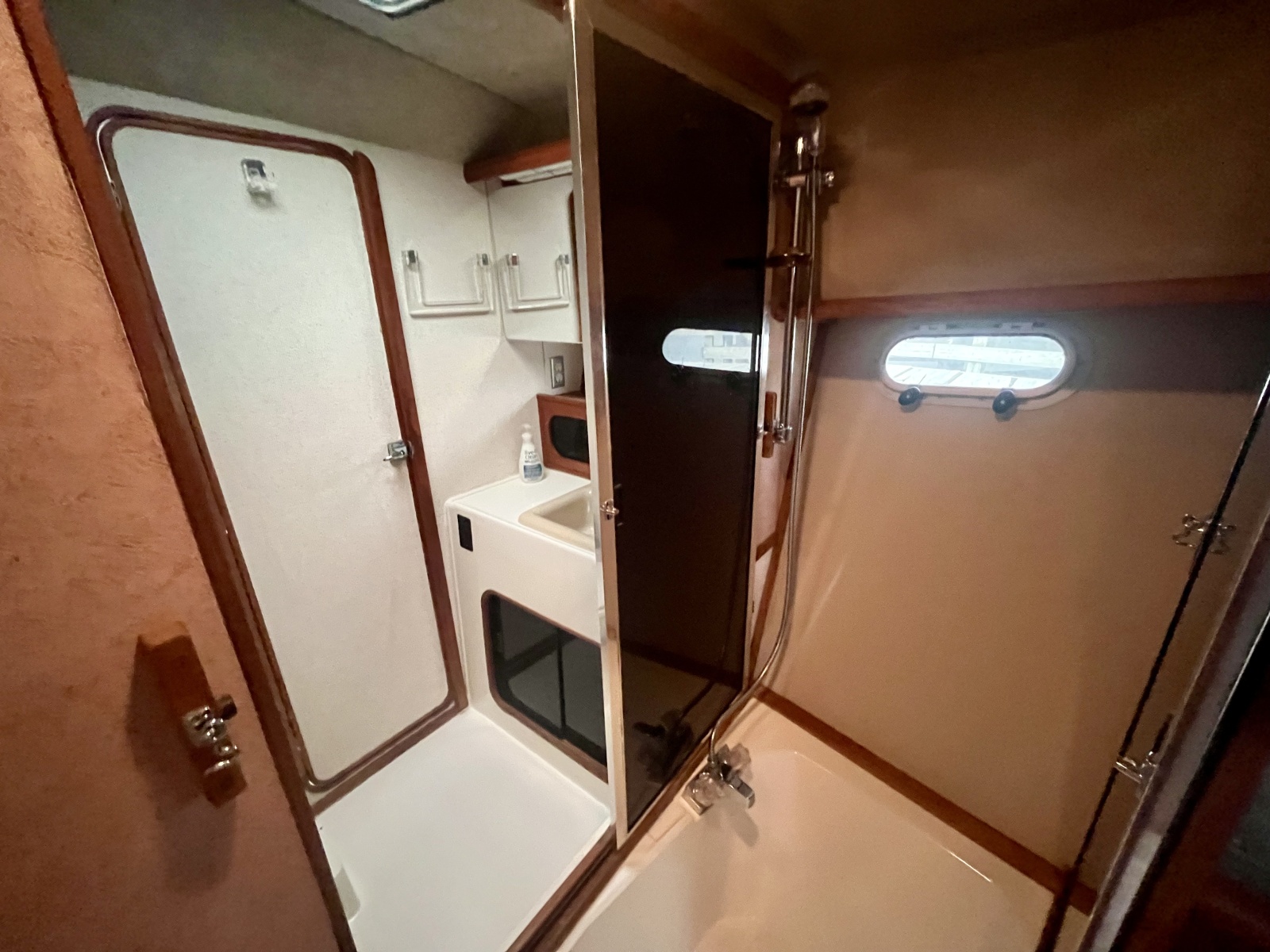 1990 Bayliner 3888 Motoryacht 38