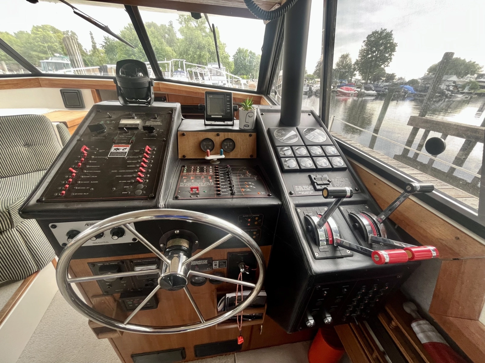 1990 Bayliner 3888 Motoryacht 38