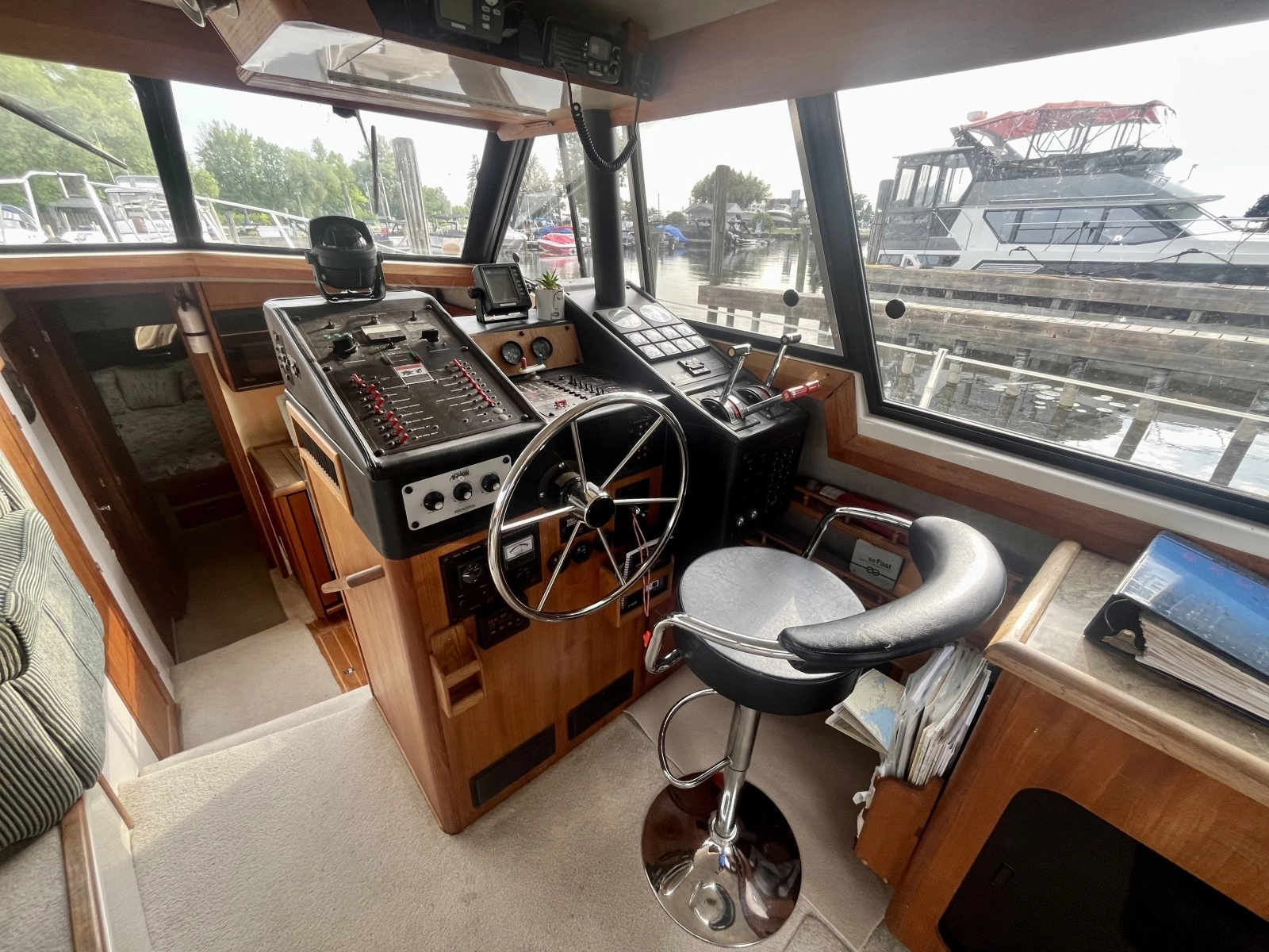 1990 Bayliner 3888 Motoryacht 38