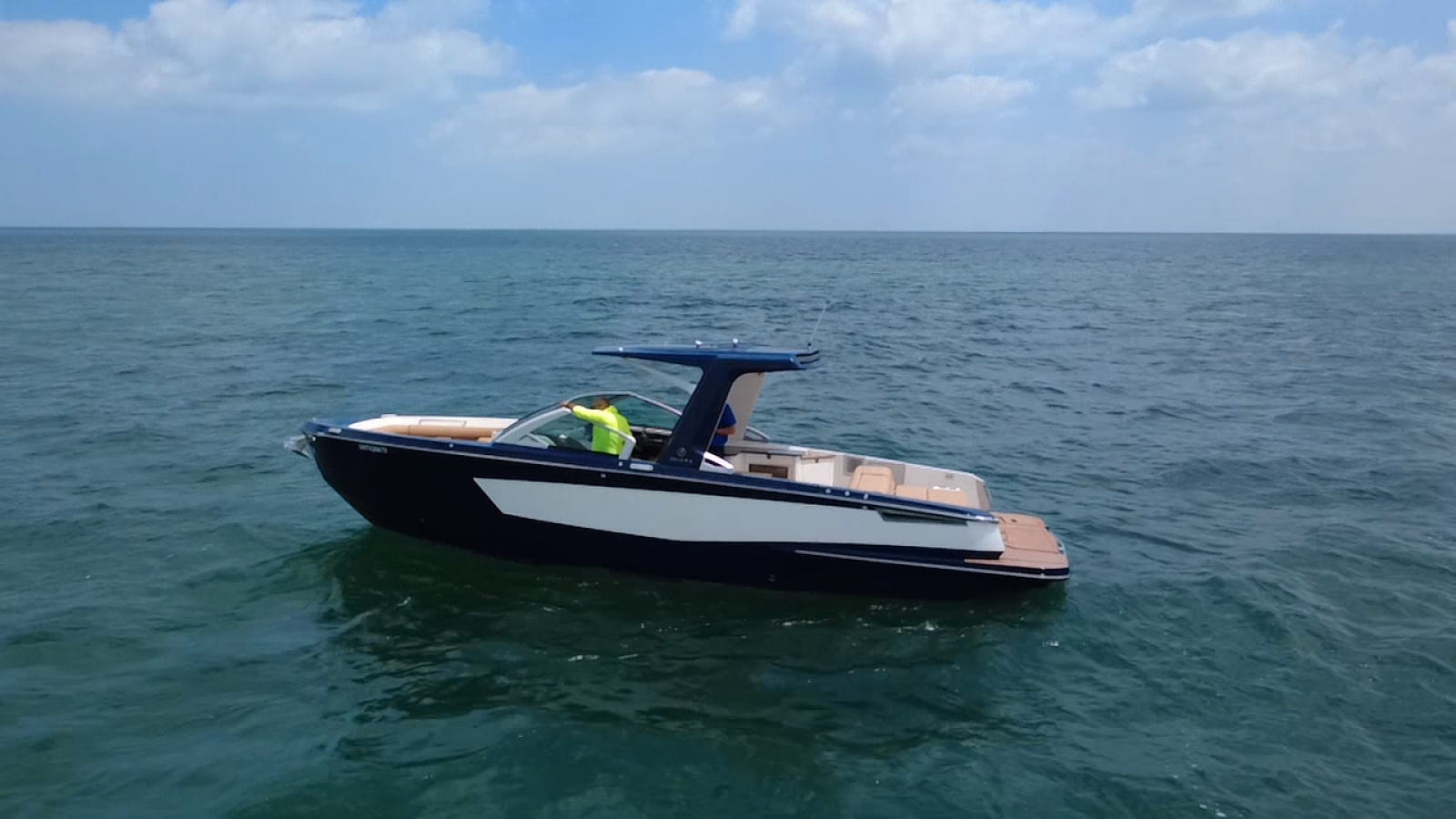2021 Aviara AV32 32