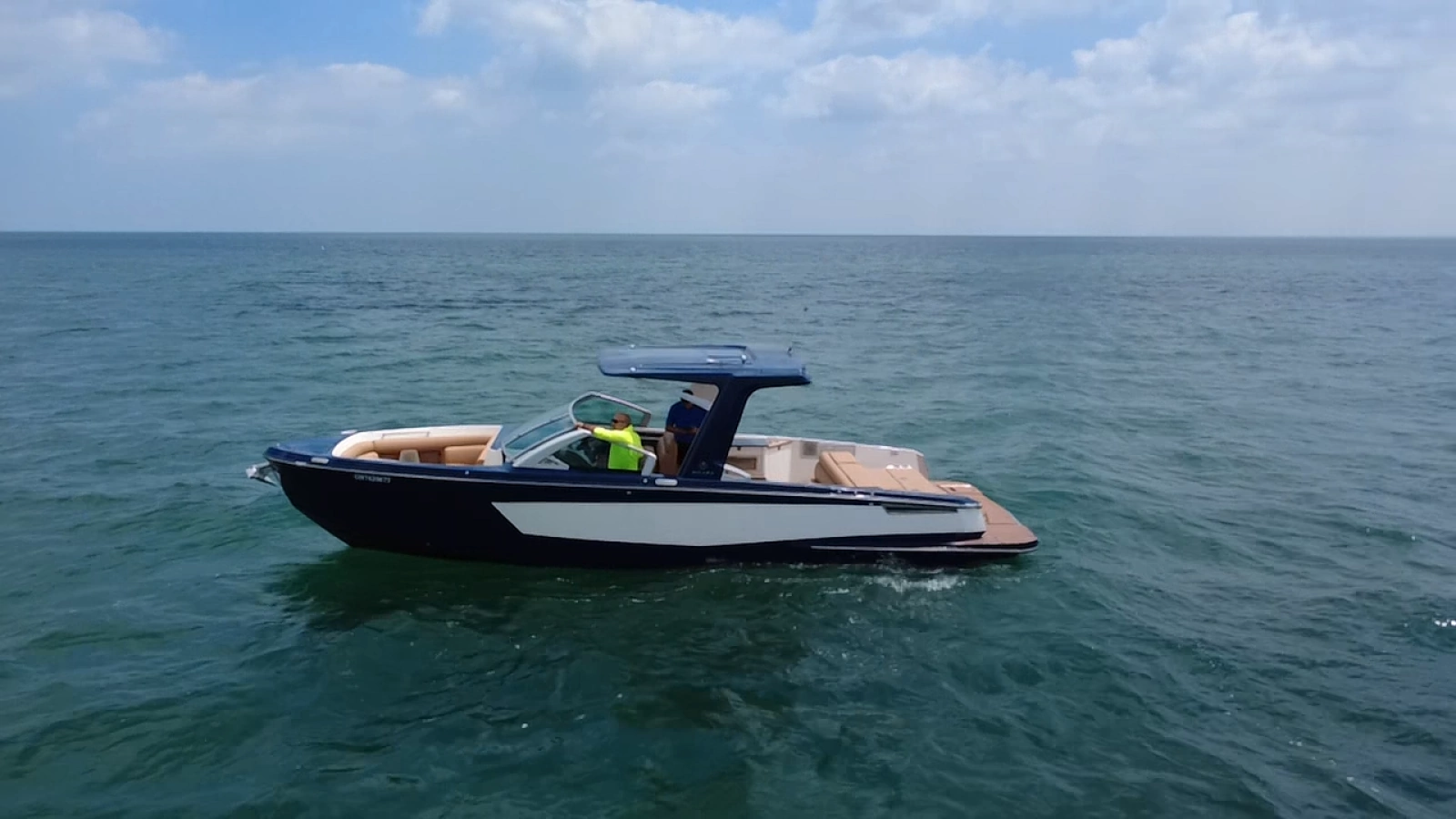 2021 Aviara AV32 32