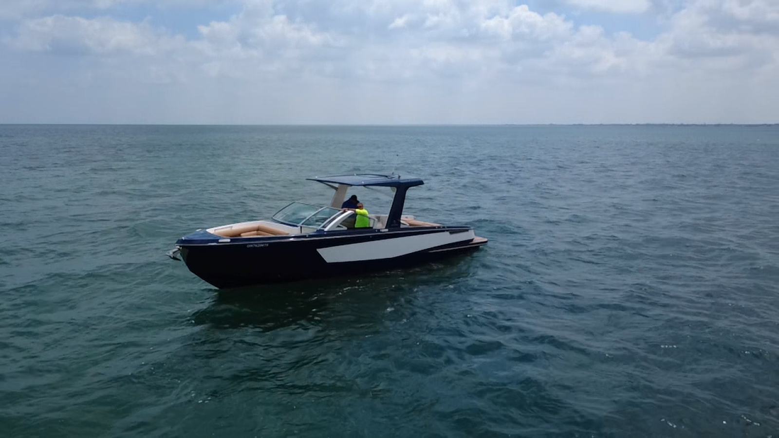 2021 Aviara AV32 32