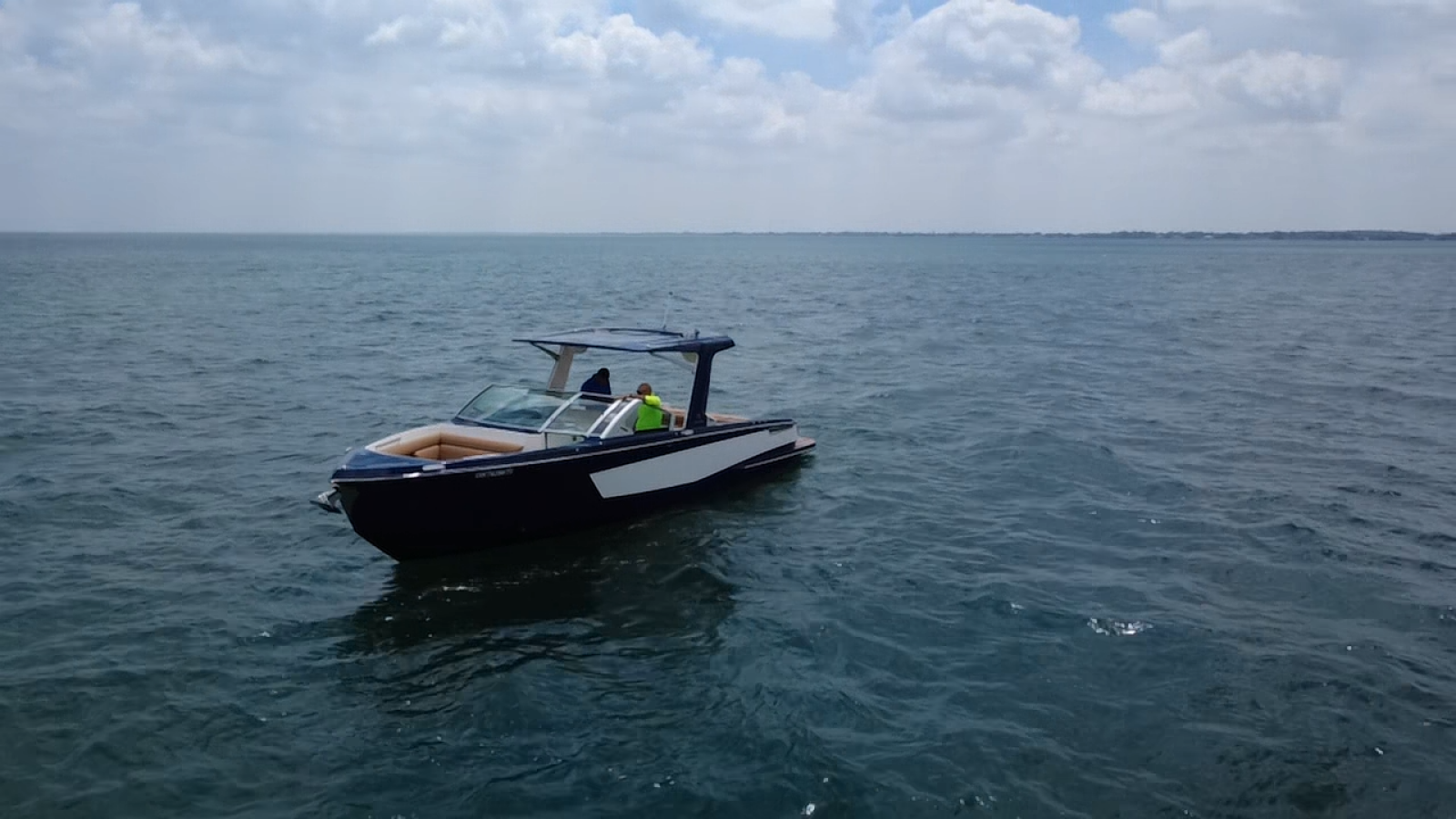 2021 Aviara AV32 32