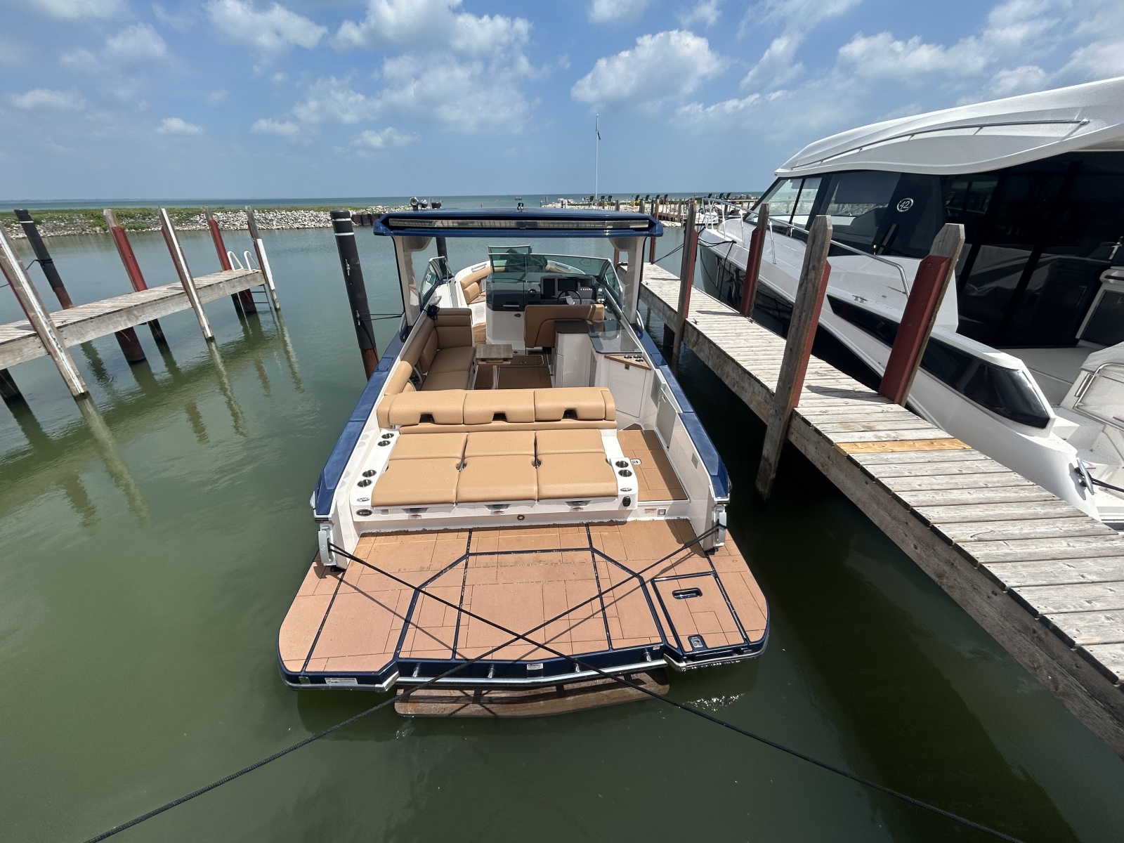 2021 Aviara AV32 32