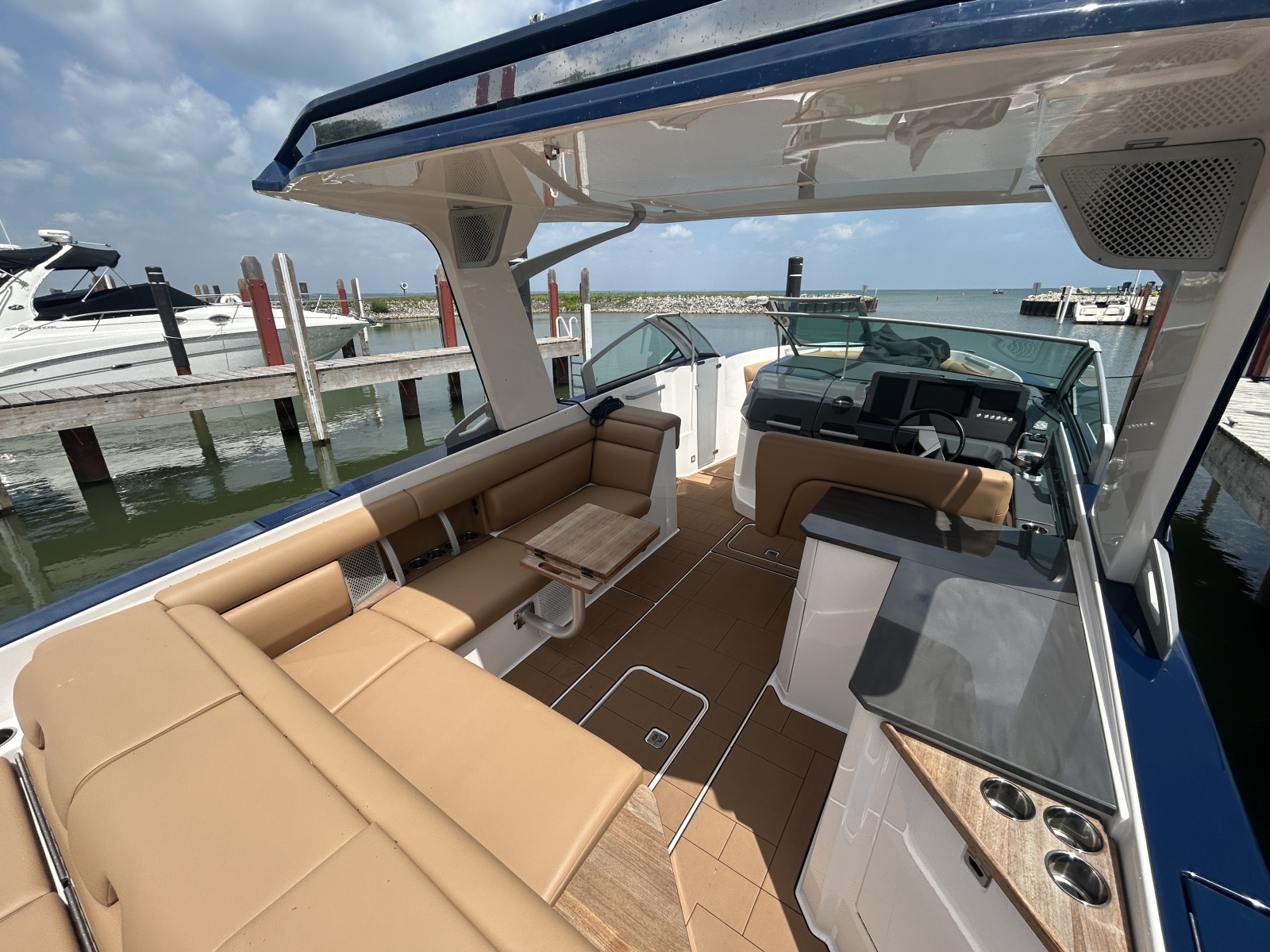 2021 Aviara AV32 32