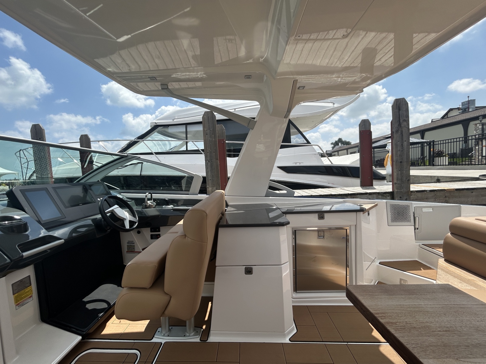 2021 Aviara AV32 32