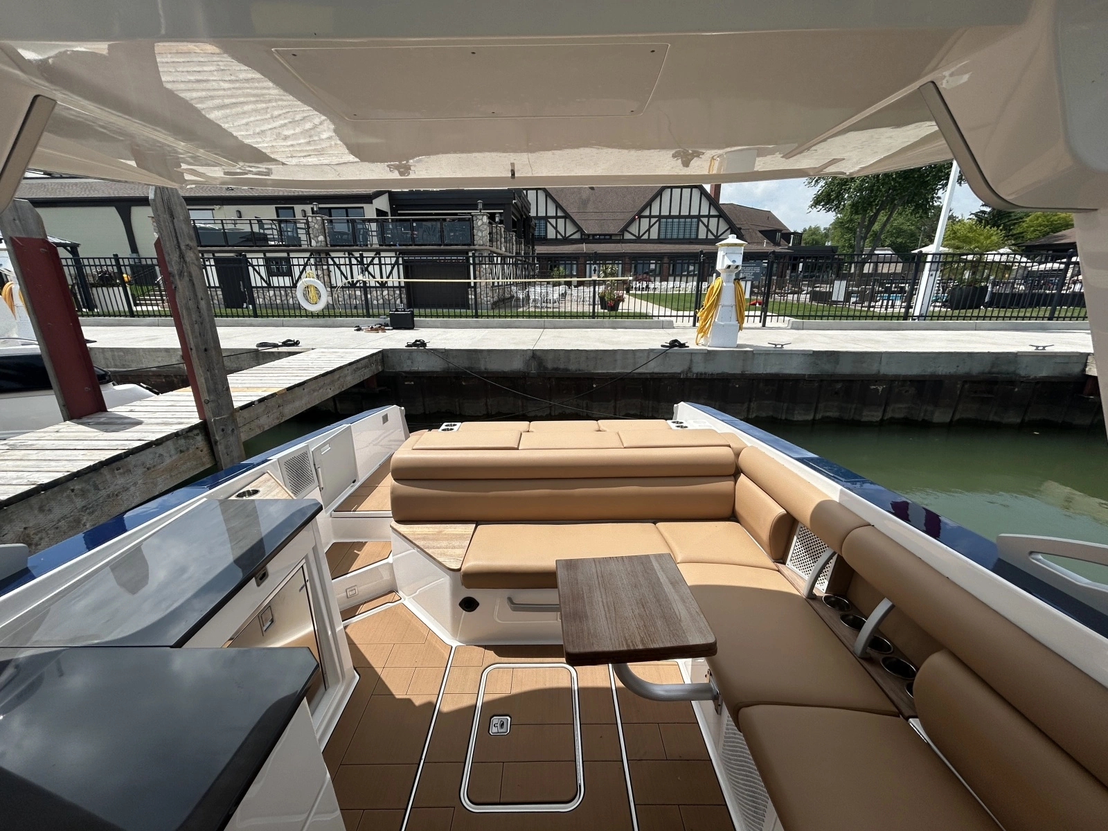 2021 Aviara AV32 32