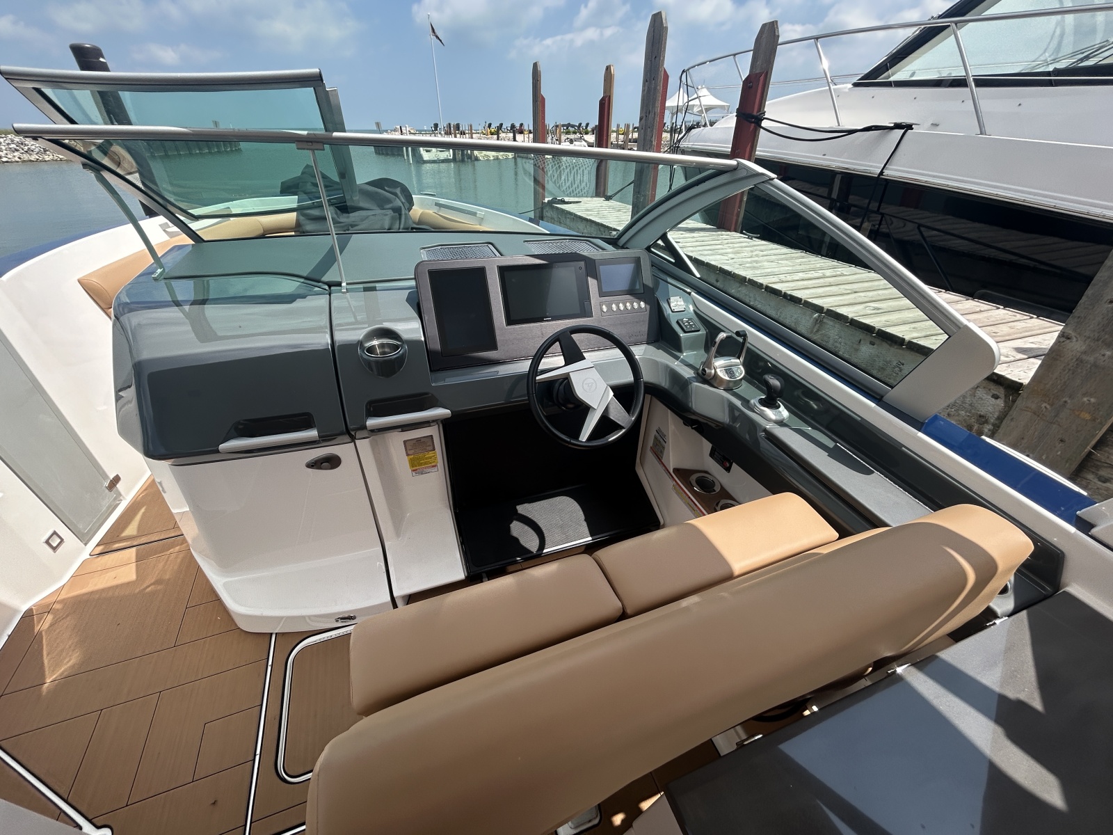 2021 Aviara AV32 32
