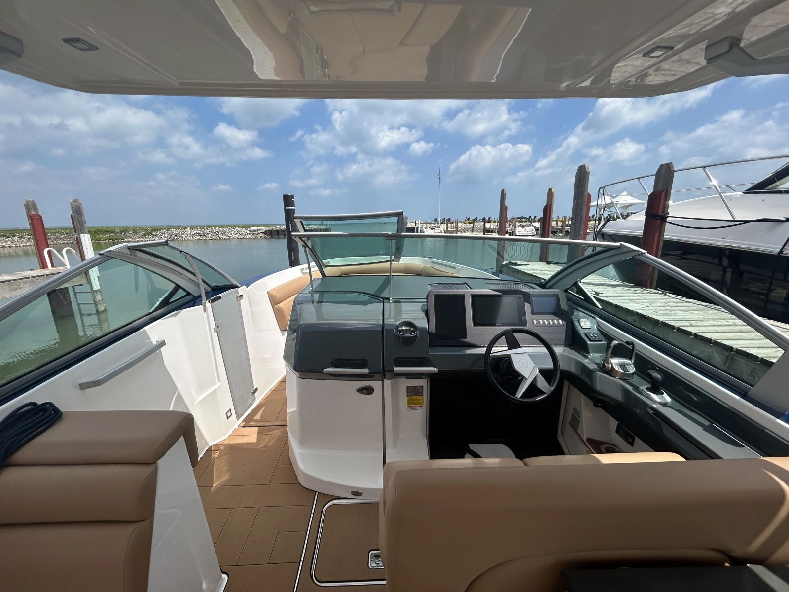 2021 Aviara AV32 32