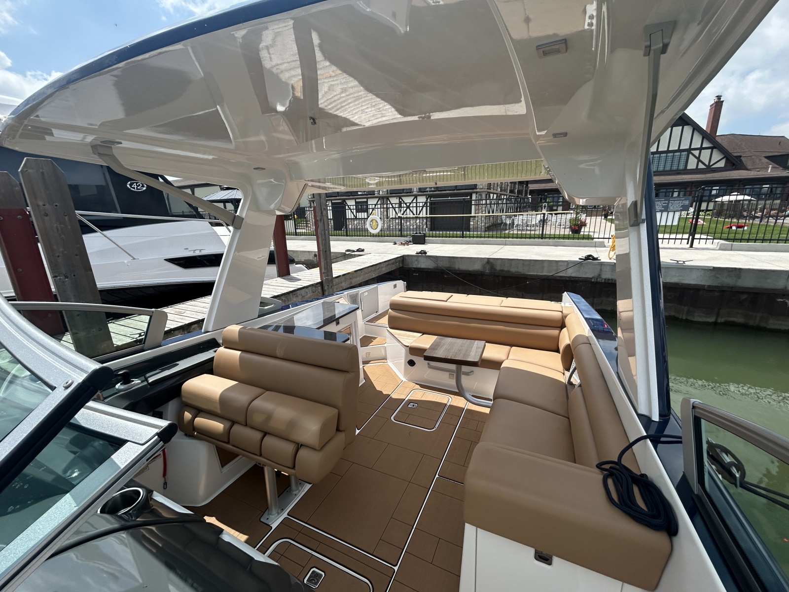 2021 Aviara AV32 32