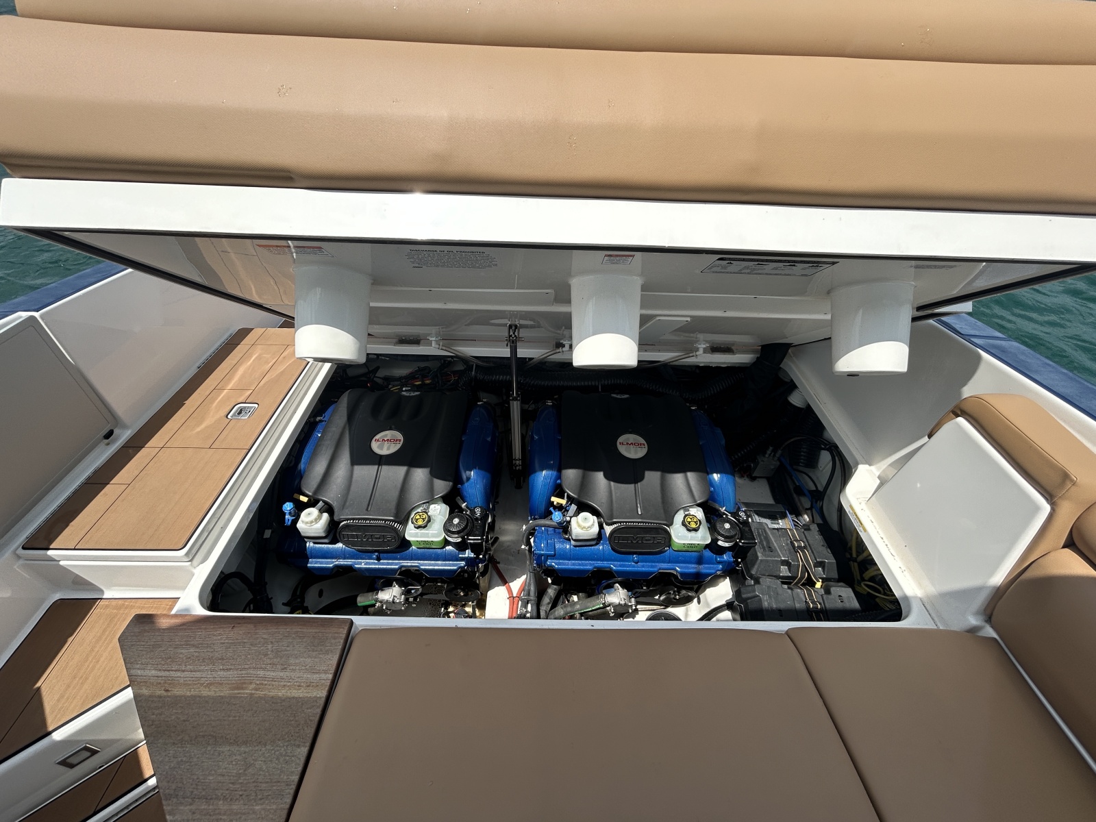 2021 Aviara AV32 32