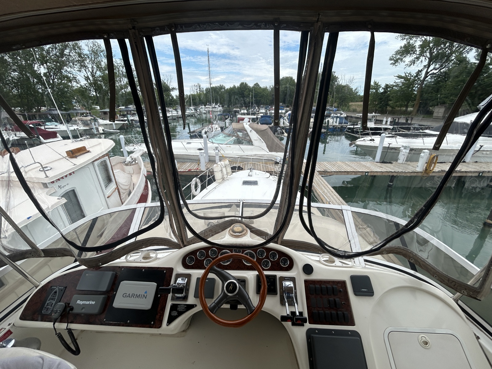 1999 Sea Ray 400 Sedan bridge