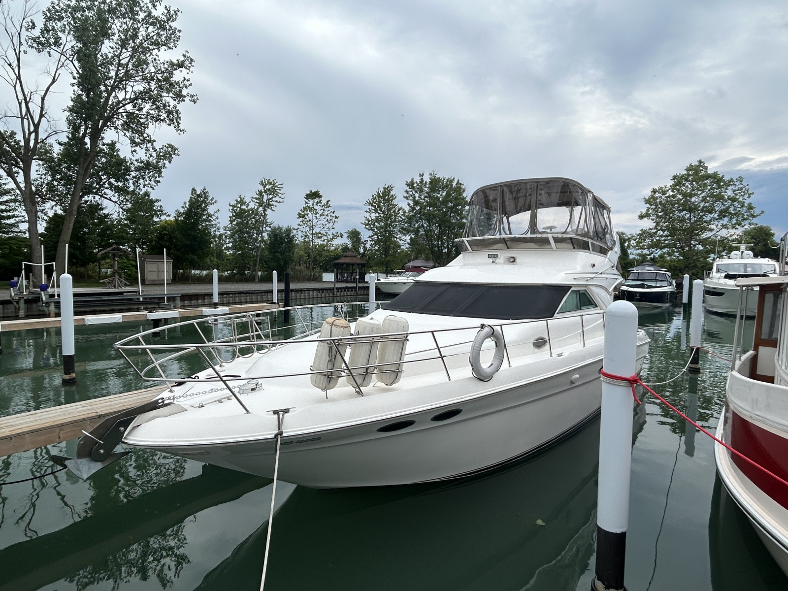 1999 Sea Ray 400 Sedan bridge