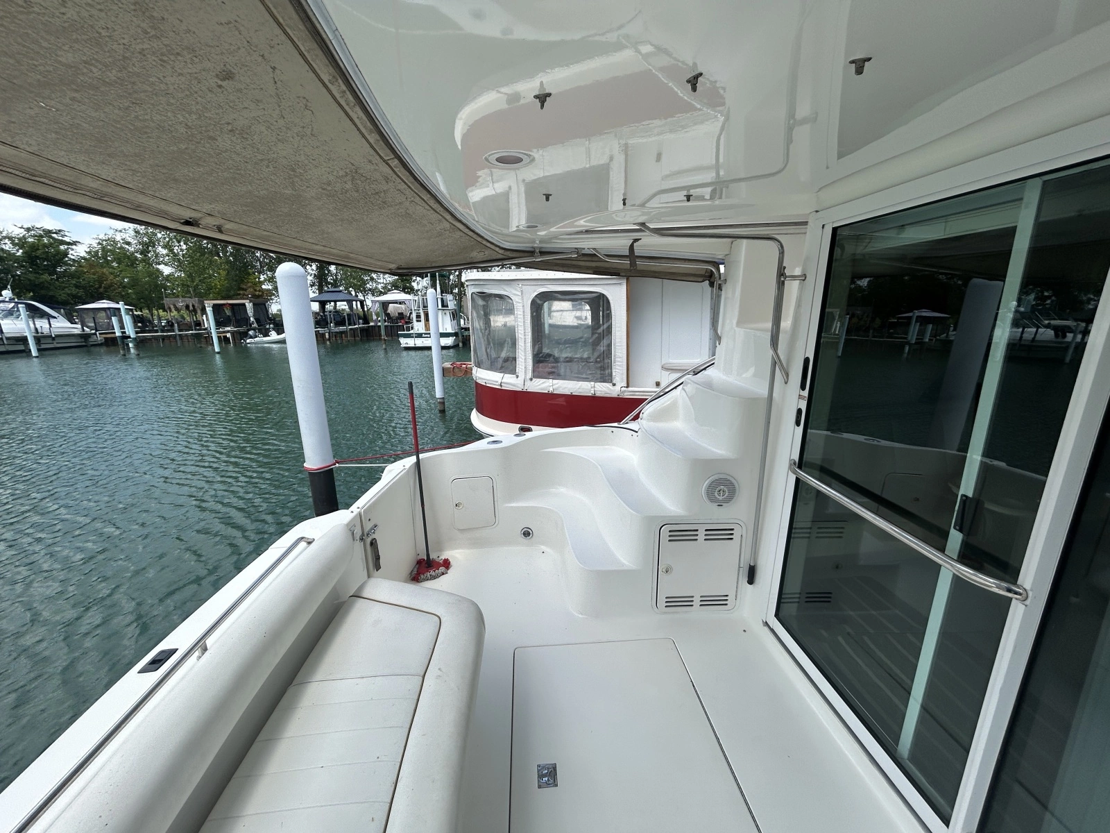 1999 Sea Ray 400 Sedan bridge