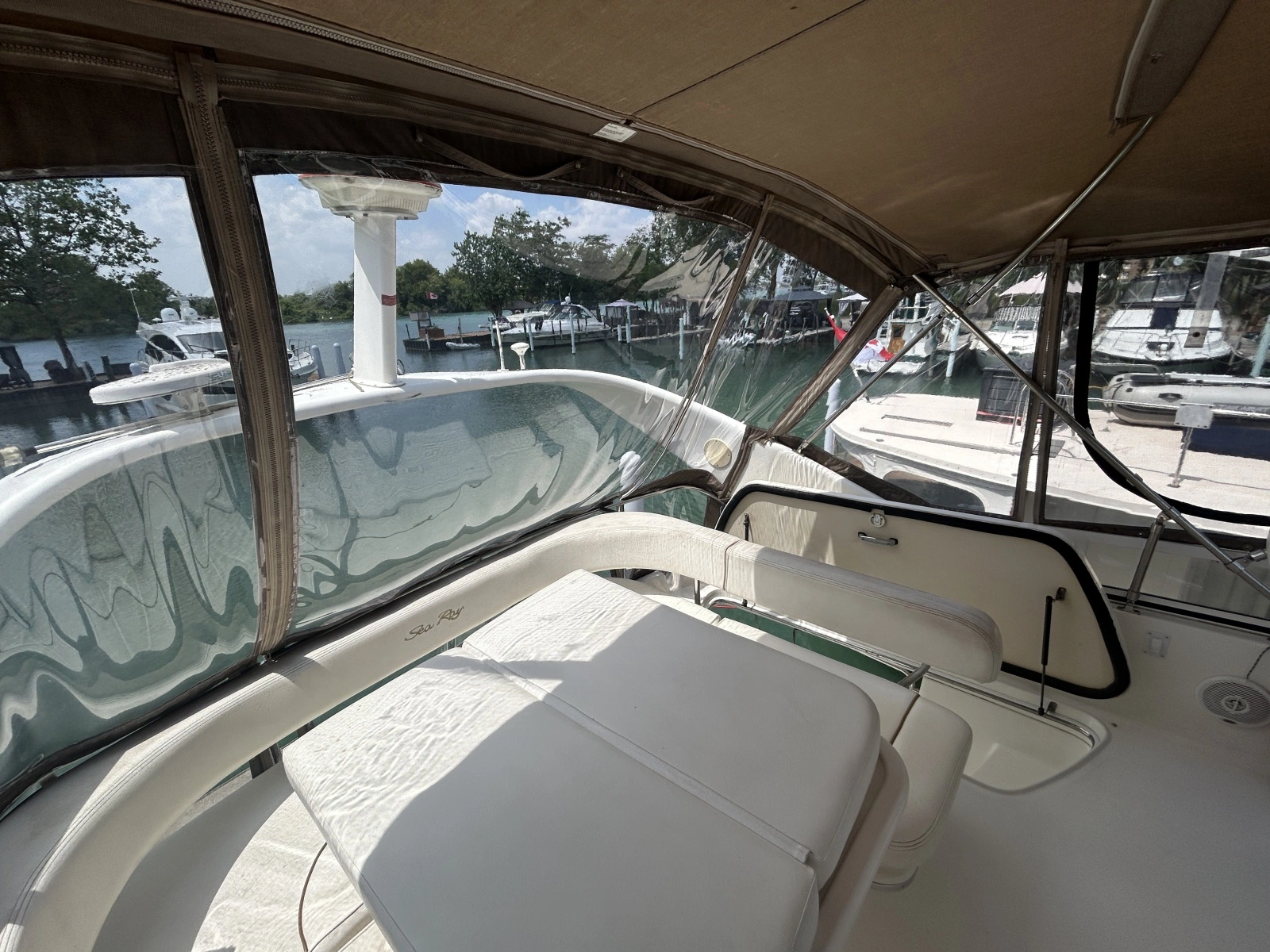 1999 Sea Ray 400 Sedan bridge