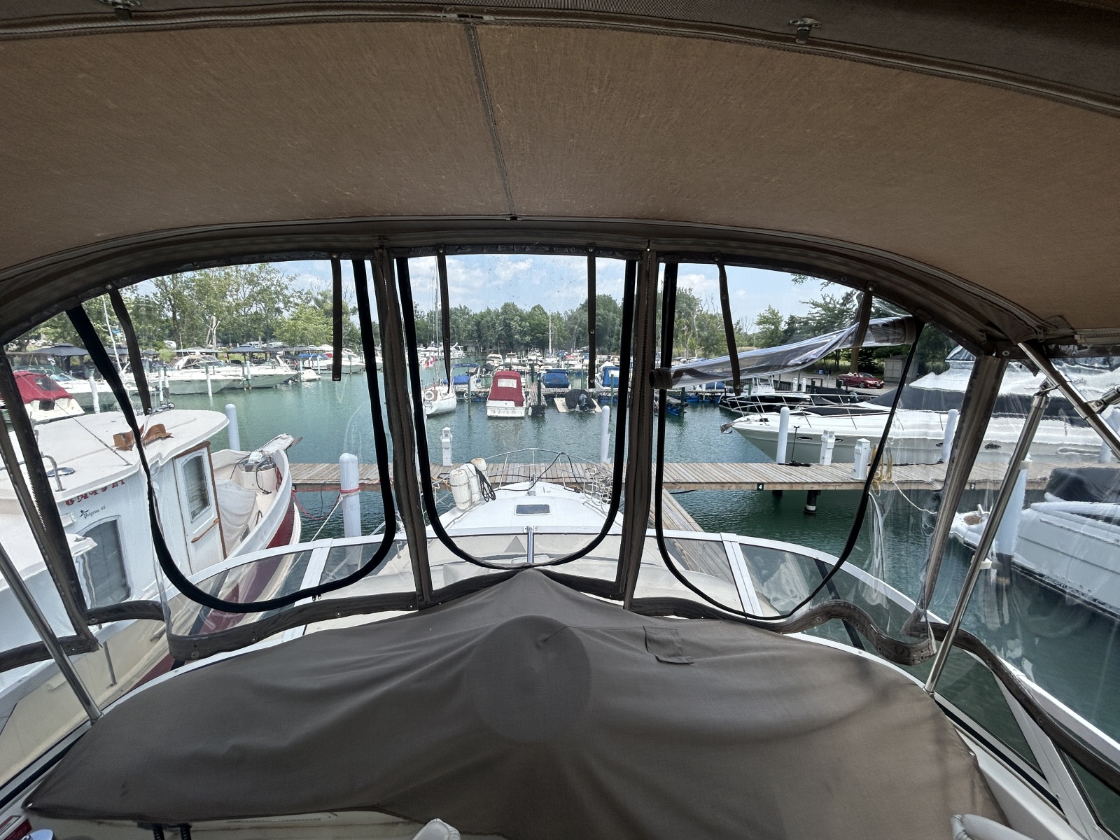 1999 Sea Ray 400 Sedan bridge