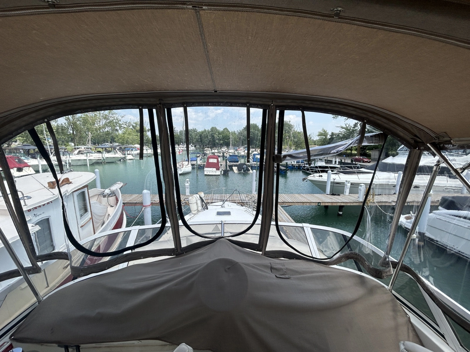 1999 Sea Ray 400 Sedan bridge