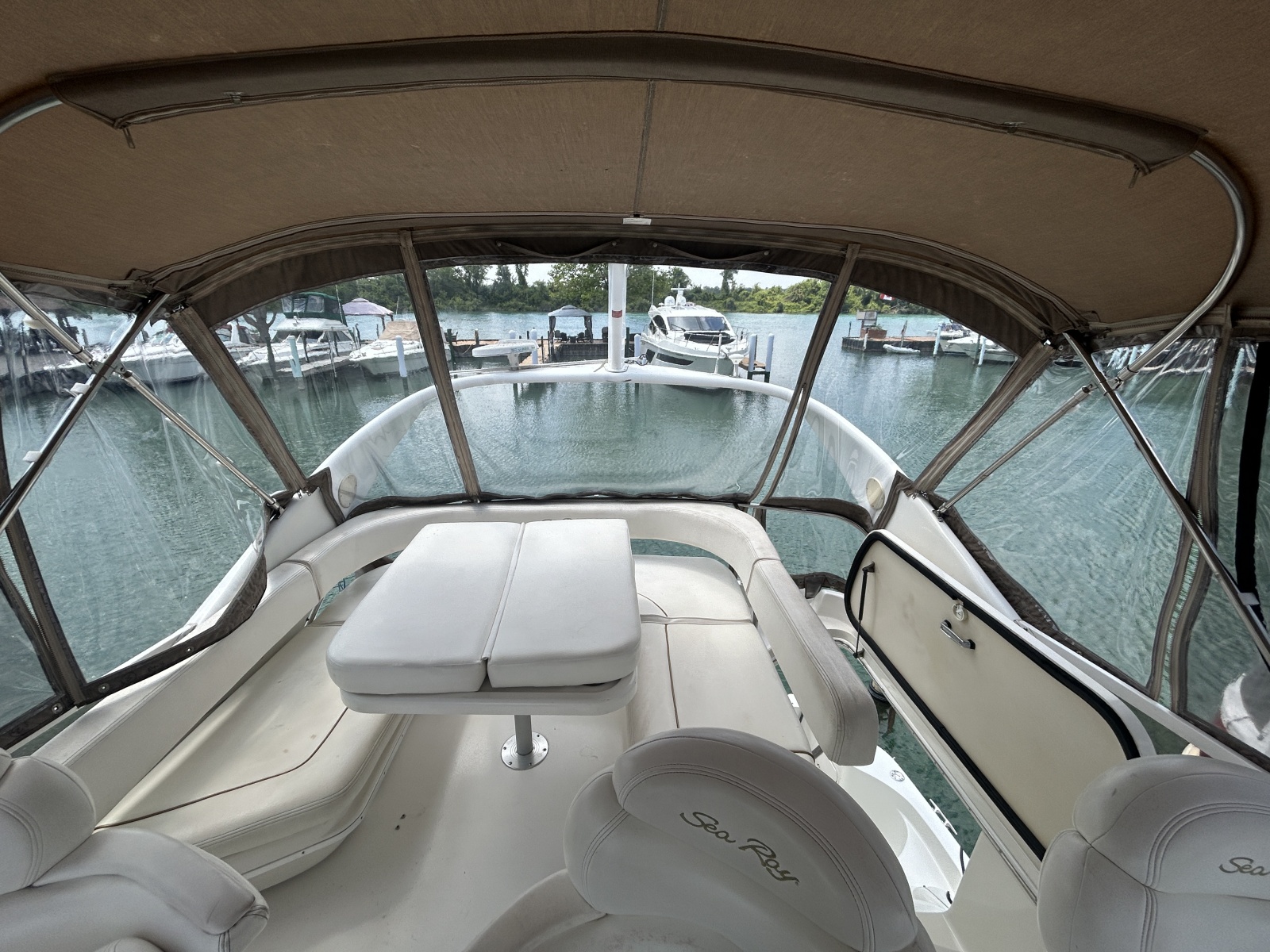 1999 Sea Ray 400 Sedan bridge