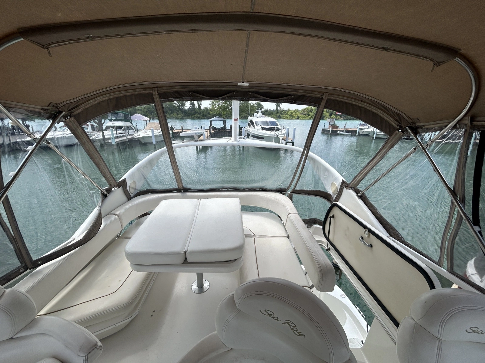1999 Sea Ray 400 Sedan bridge