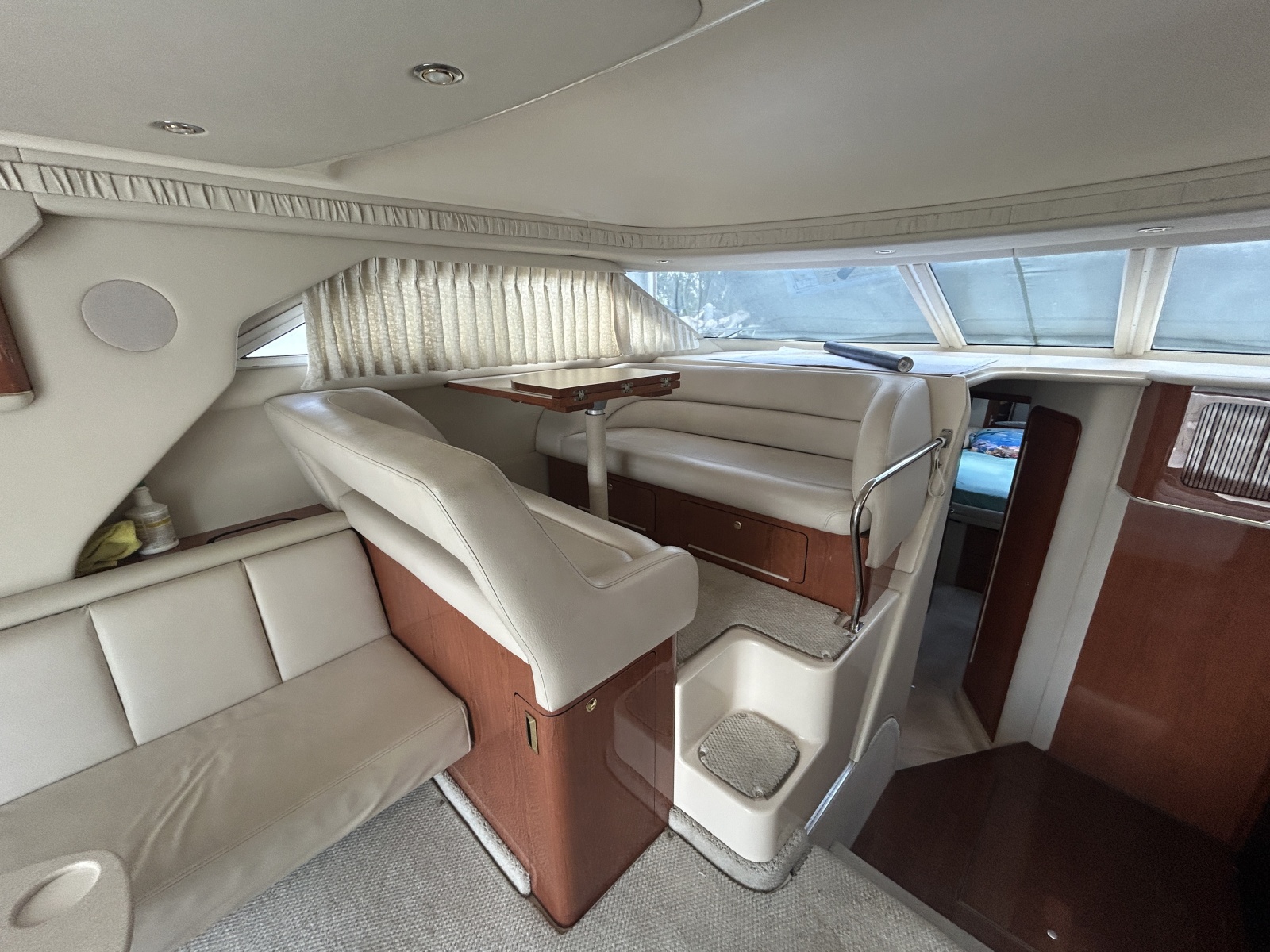 1999 Sea Ray 400 Sedan bridge