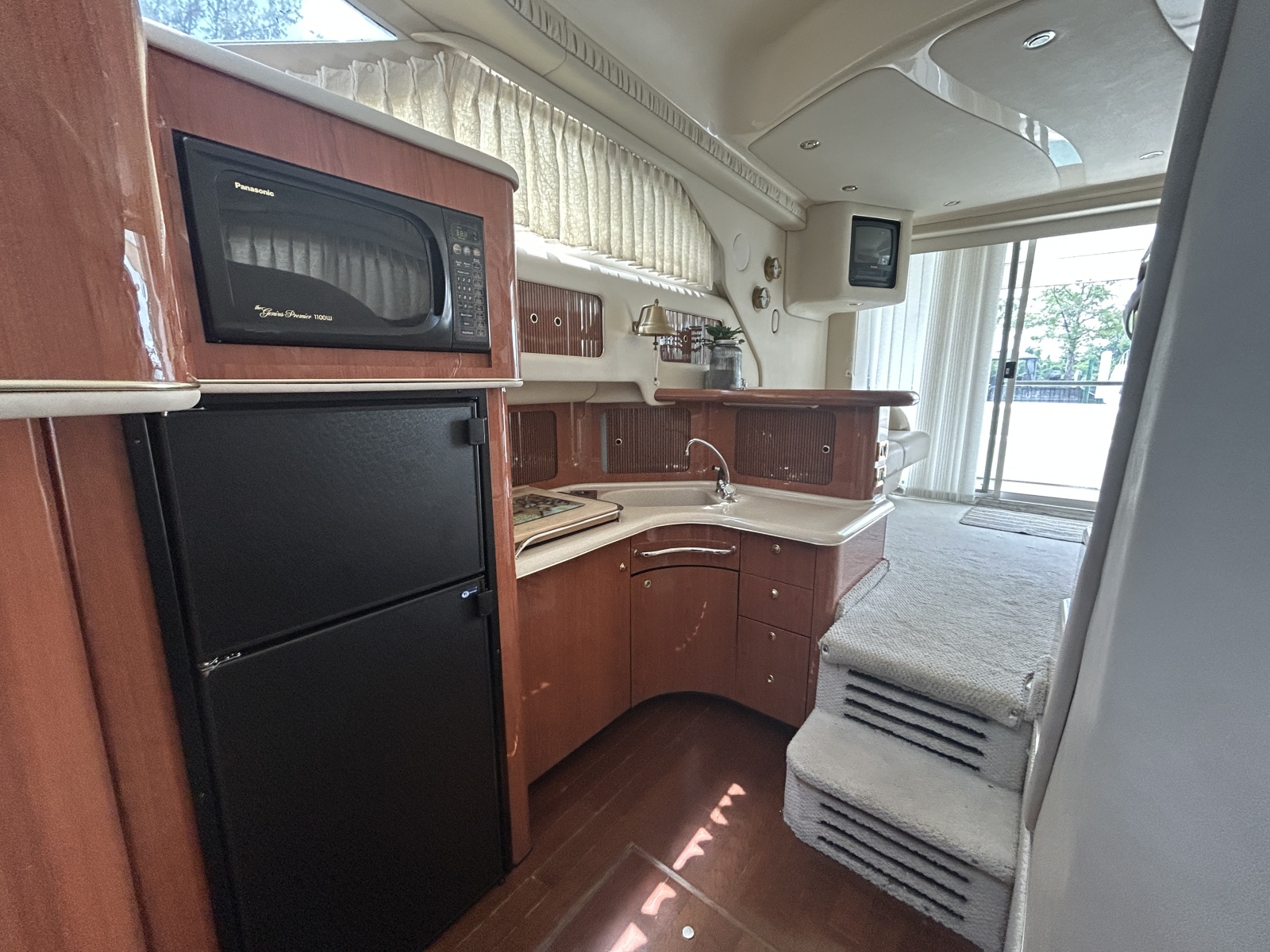1999 Sea Ray 400 Sedan bridge